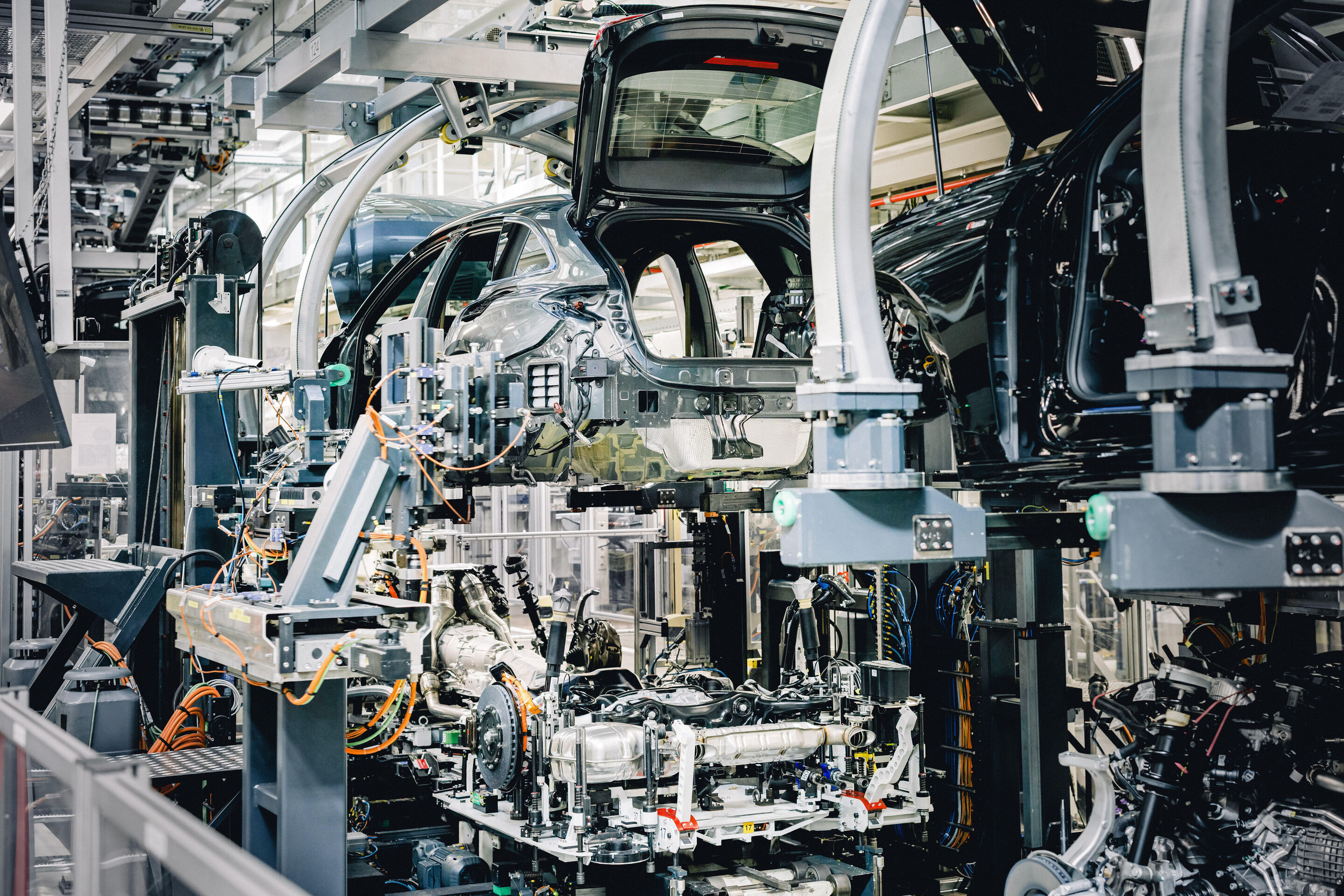The new Audi RS 5: cross-site engine development - Body structure of the Audi RS 5 on the production line during the assembly of drivetrain and chassis components at the Audi plant in Neckarsulm.