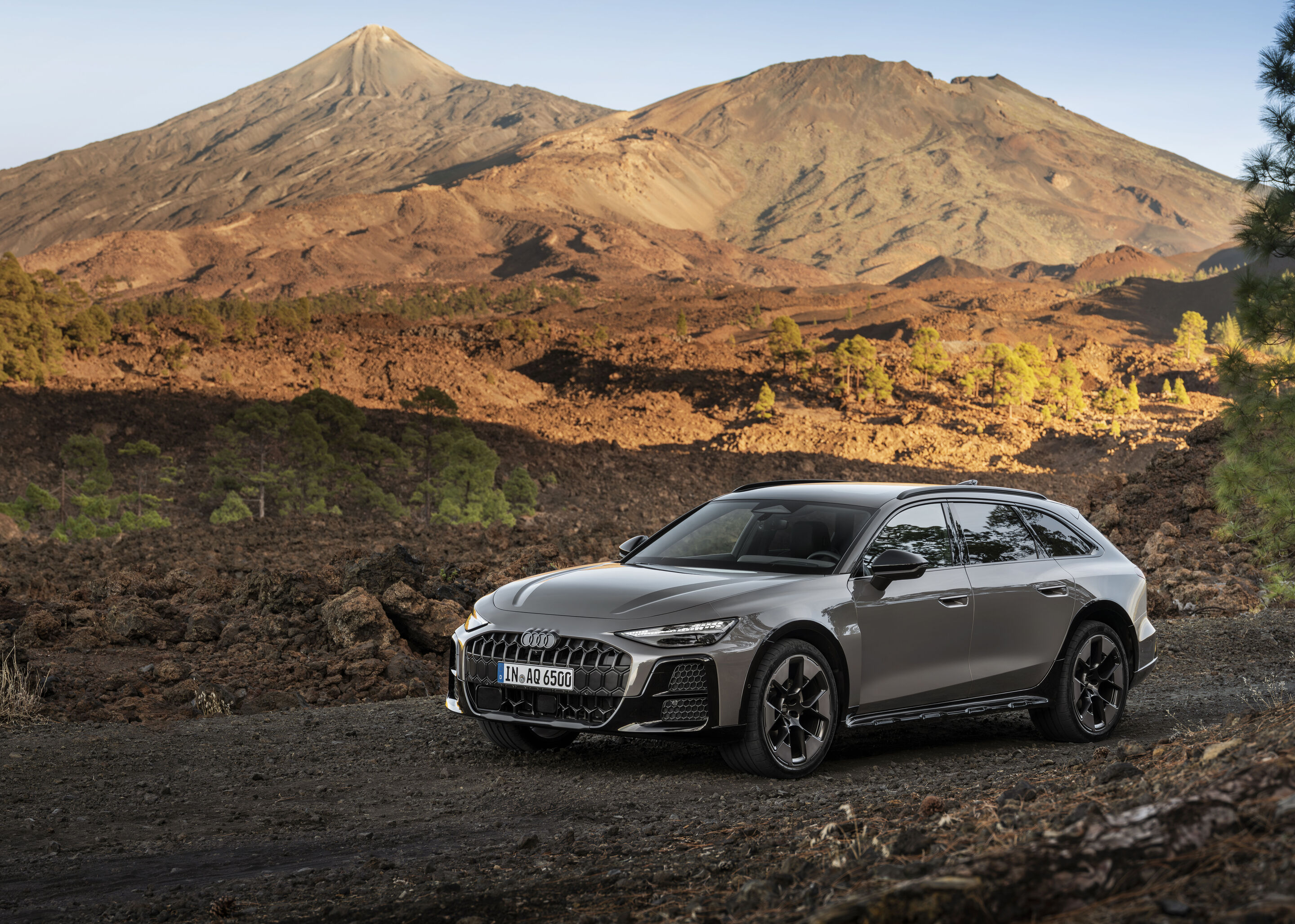 Audi A6 allroad quattro - Audi A6 allroad (plateau grey metallic) in a volcanic landscape with a striking mountain panorama.