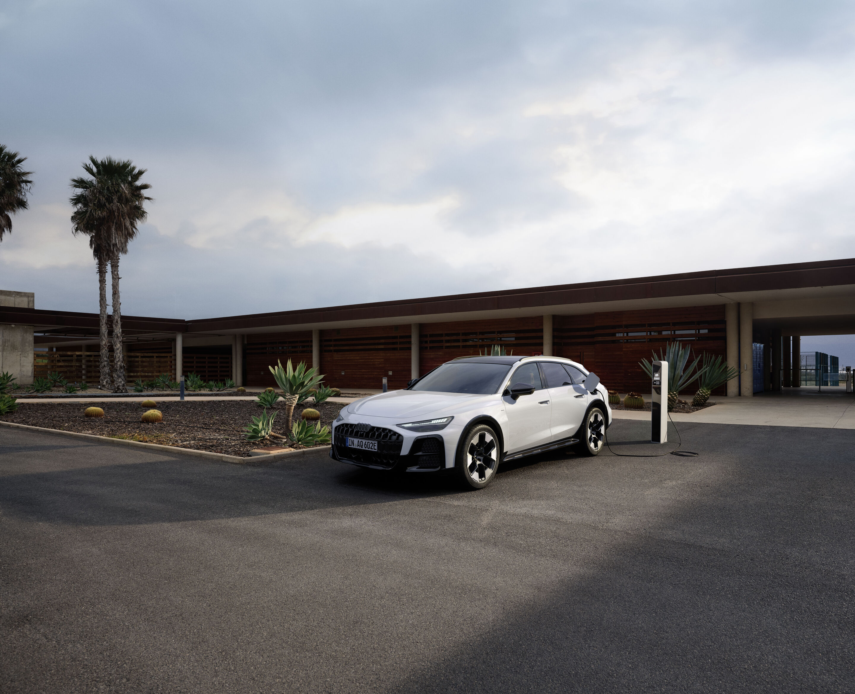 Audi A6 allroad e-hybrid quattro - Static shot: Audi A6 allroad e-hybrid (glacier white) at a charging station.