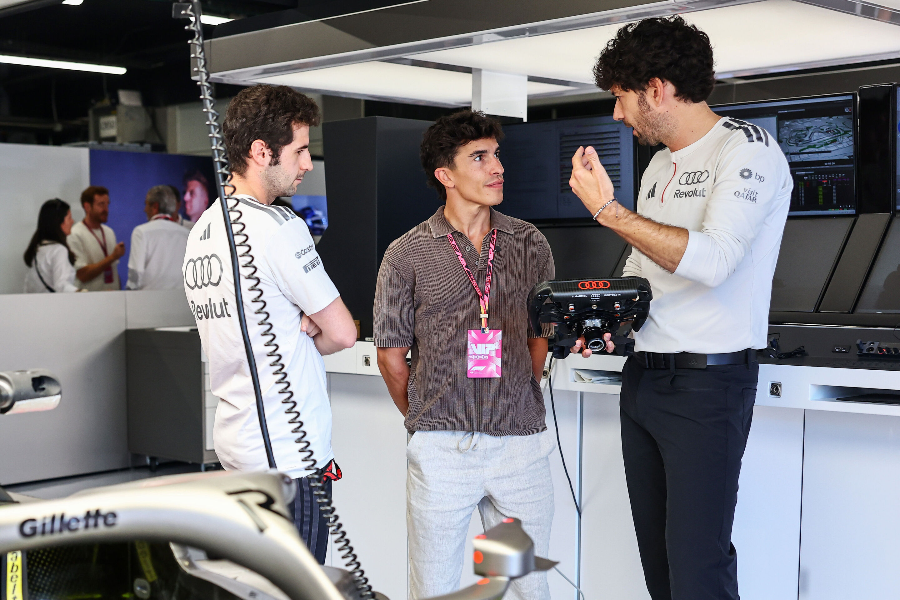 Audi Revolut F1 Team: Grand Prix von Barcelona - Ducati-Werksfahrer Marc Marquez zu Gast beim Audi Revolut F1 Team