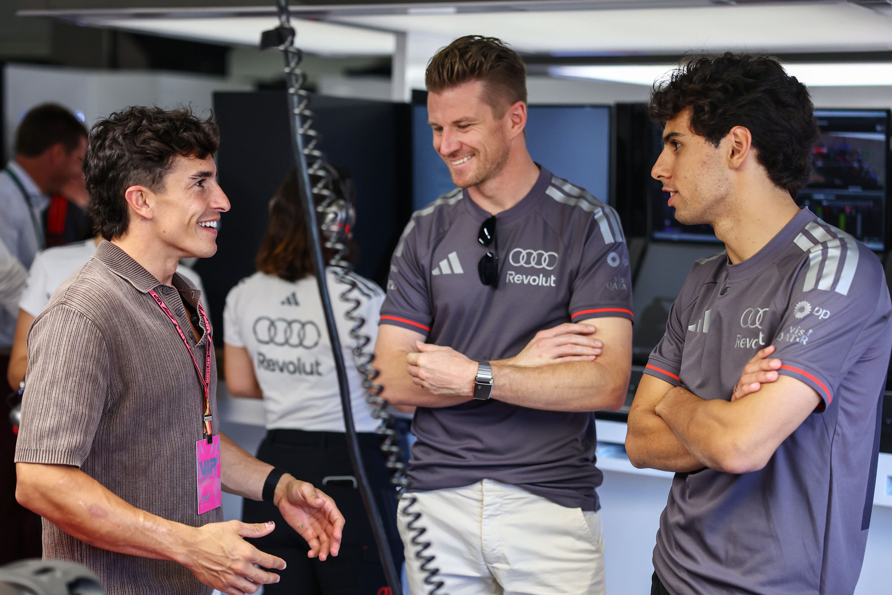 Audi Revolut F1 Team: Grand Prix von Barcelona - Ducati-Werksfahrer Marc Marquez zu Gast beim Audi Revolut F1 Team. Mit Gabriel Bortoleto und Nico Hülkenberg.