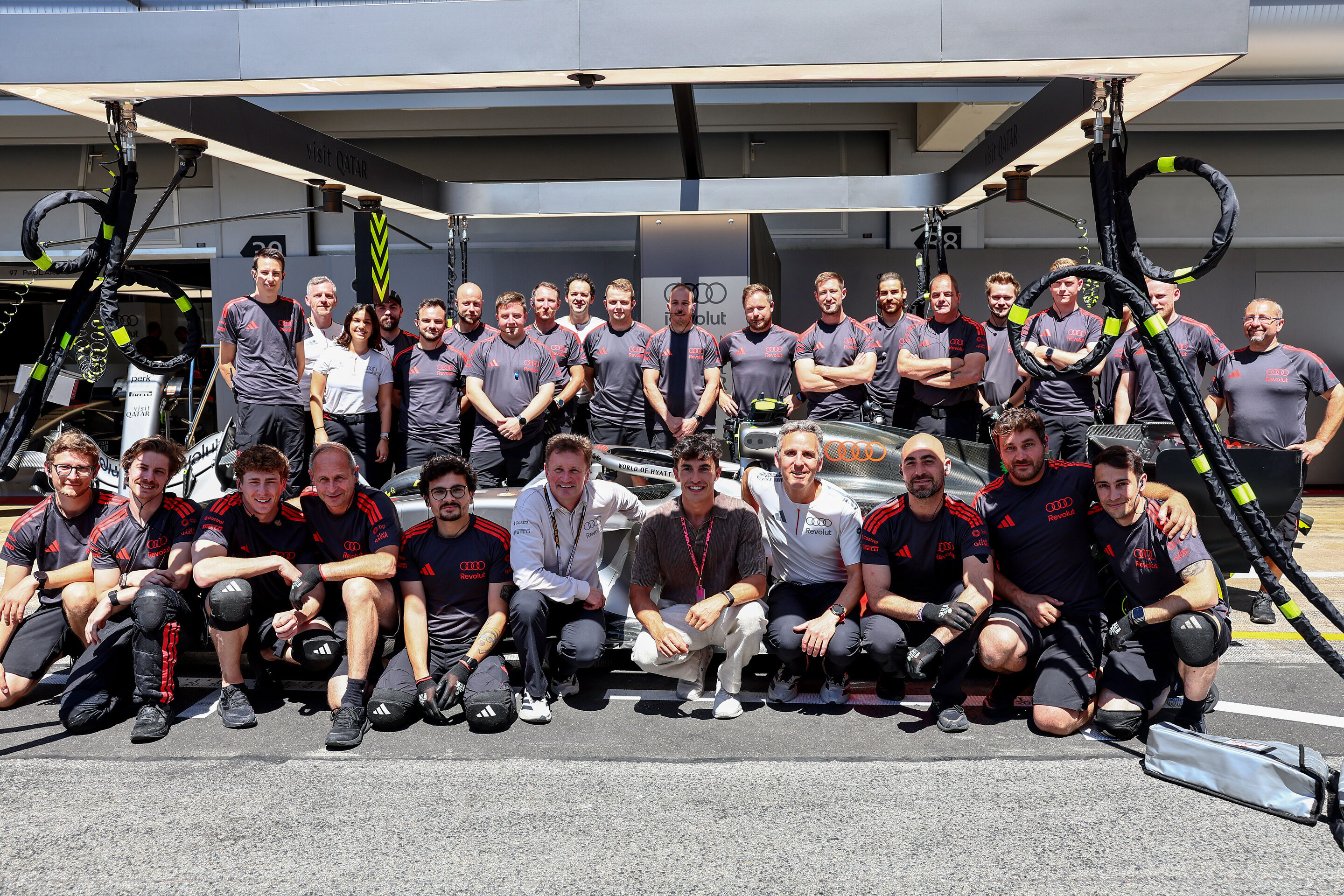 Audi Revolut F1 Team: Grand Prix von Barcelona - Ducati-Werksfahrer Marc Marquez zu Gast beim Audi Revolut F1 Team