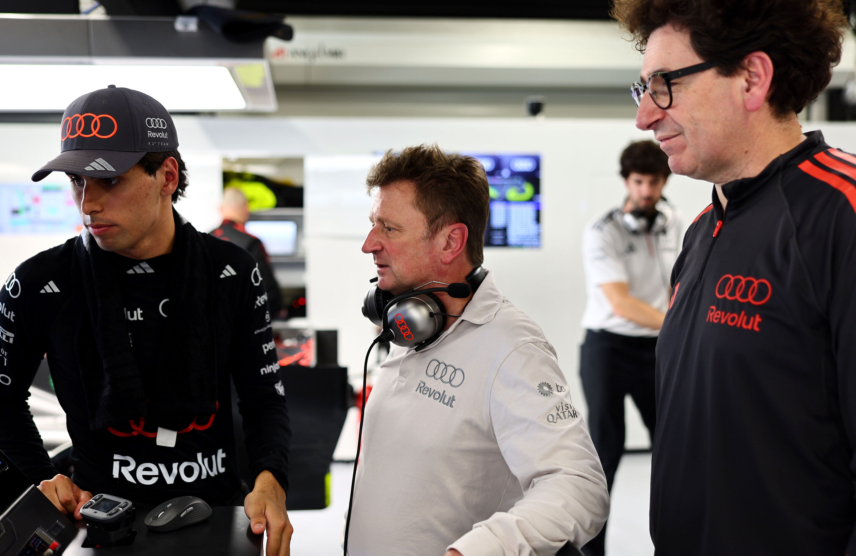 Audi Revolut F1 Team: Grand Prix von Barcelona - Gabriel Bortoleto, Allan McNish, Mattia Binotto