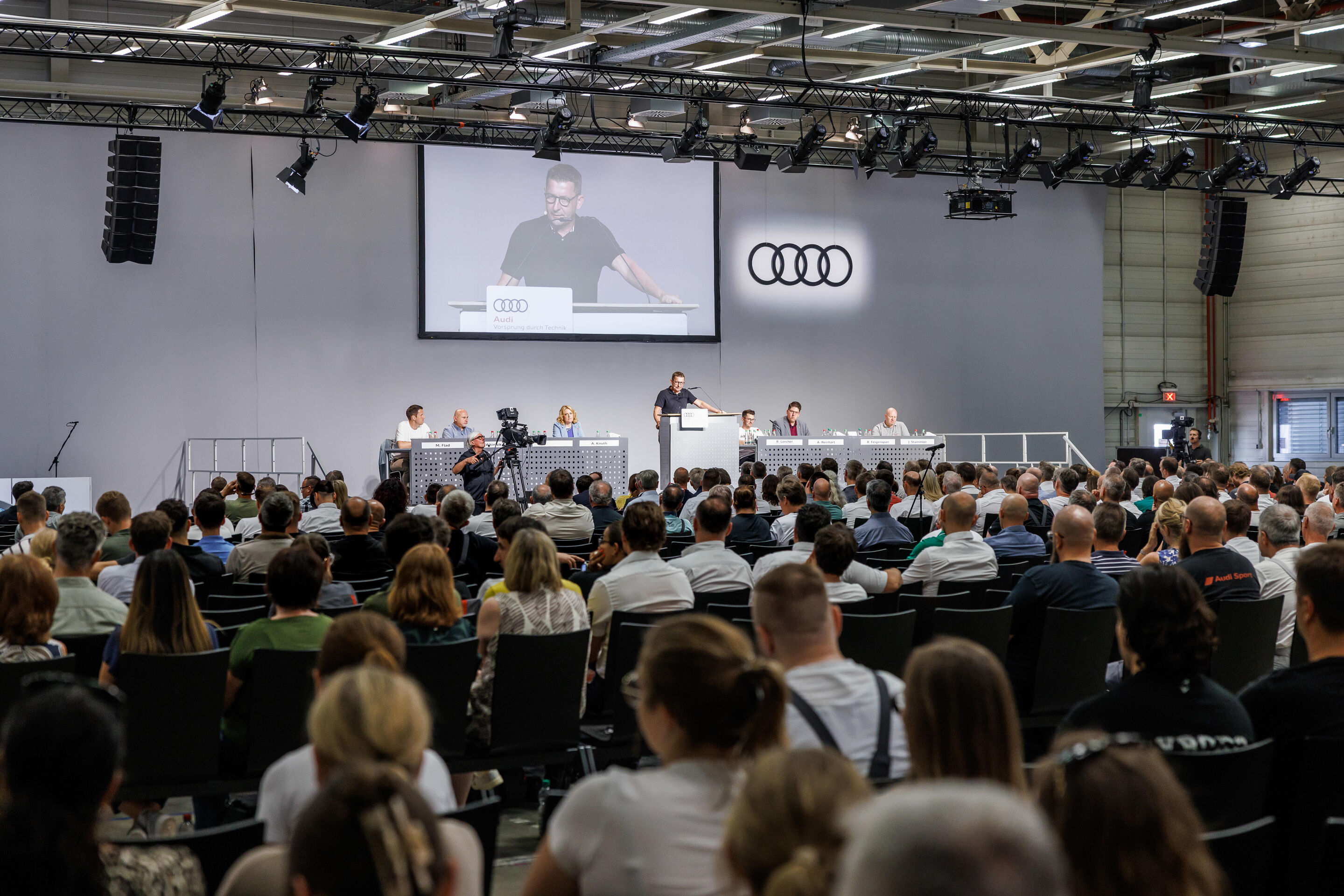Betriebsrat fordert klare Perspektiven und setzt auf Zusammenarbeit im Sinne des Standorts - Rainer Feigenspan, Mitglied des Gesamtbetriebsrats, appellierte an die gemeinsame Verantwortung zur Umsetzung der Audi Zukunftsvereinbarung.