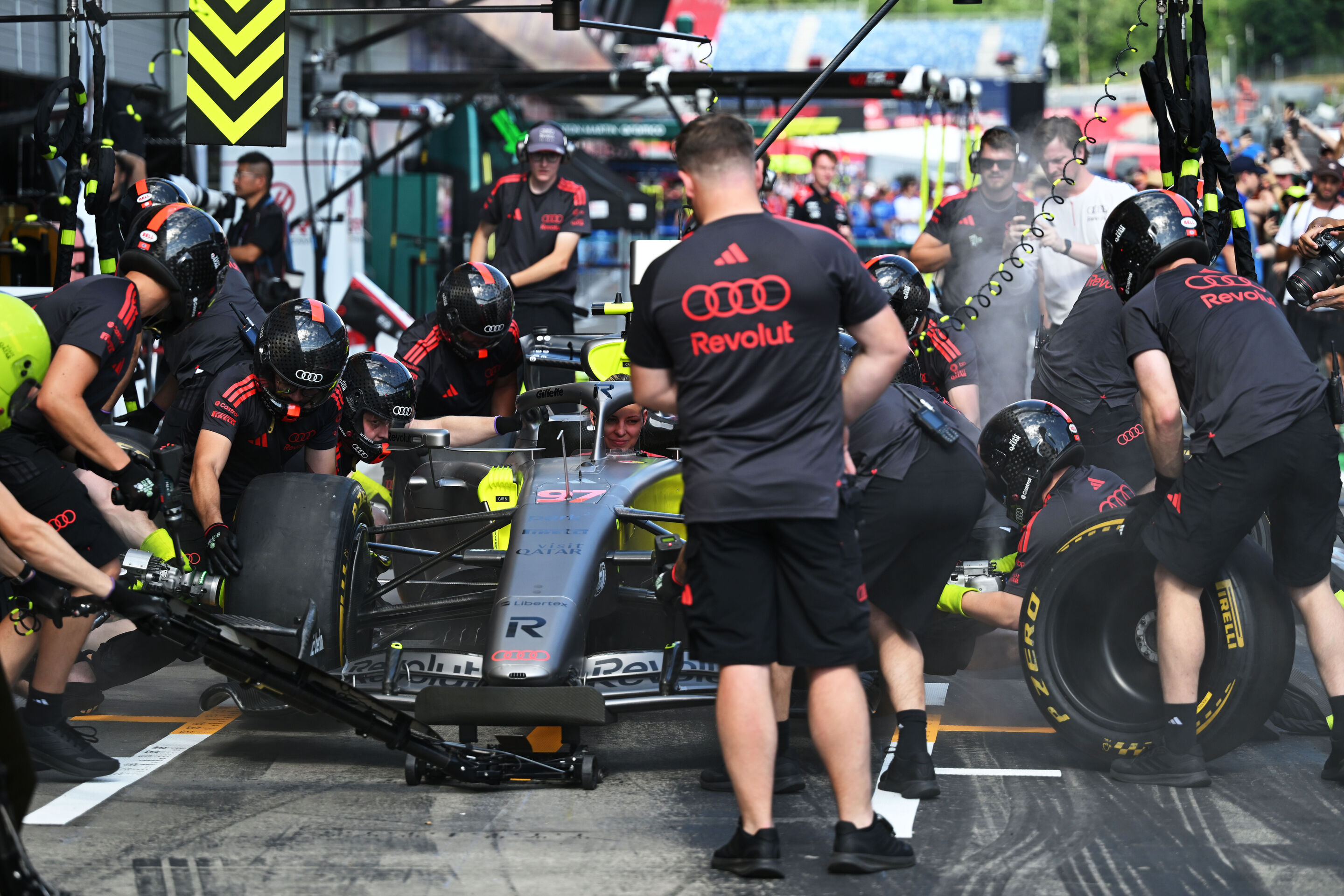 Audi Revolut F1 Team: Austrian Grand Prix - Audi R26, pit stop practice