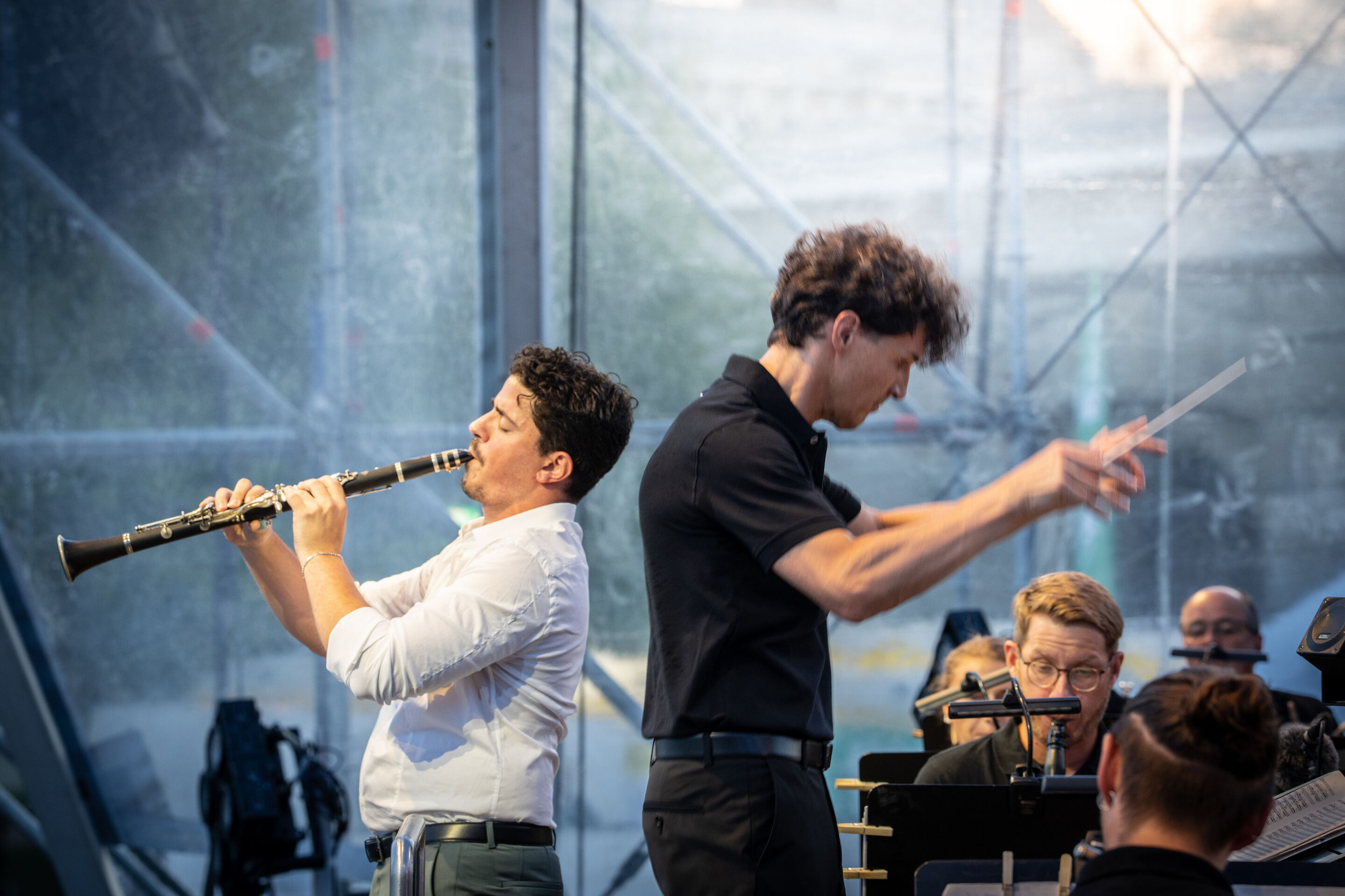 The Audi Wind Orchestra at the opening concert/classical open-air concert in Klenzepark - Back-to-back on stage at the Classical Open-Air Concert in Klenzepark: clarinet soloist Elad Navon (left) and conductor Mathias Wehr (right) during the opening concert...