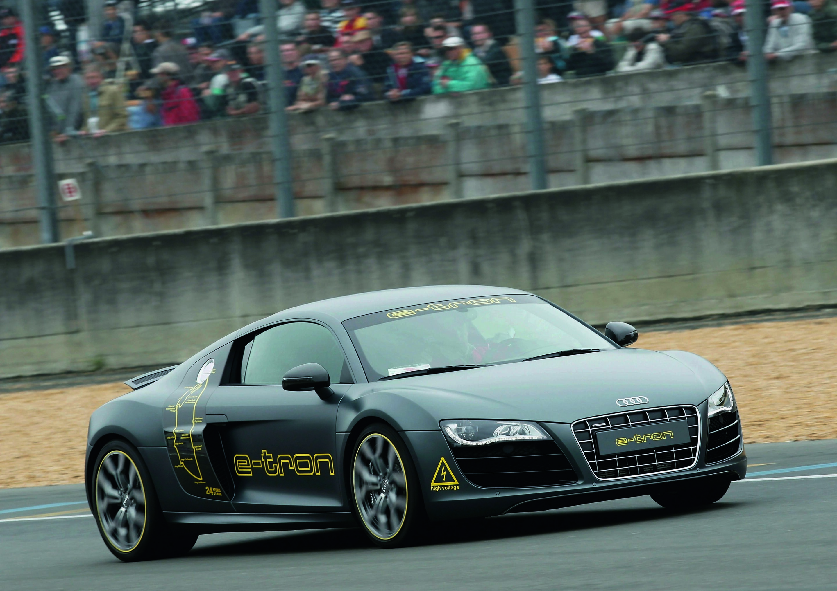 Audi präsentiert beim bedeutendsten Sportwagen-Rennen des Jahres einen Technikträger des Audi e-tron auf Basis des R8