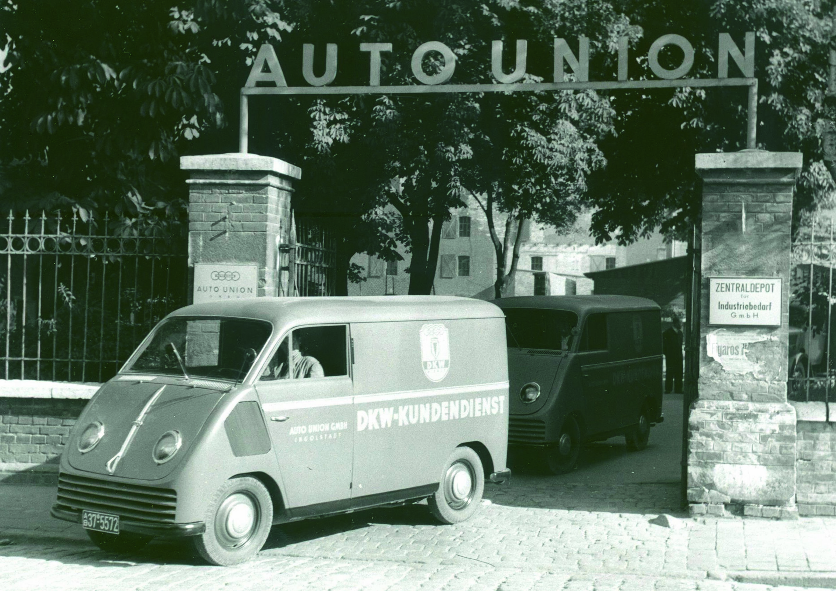 Das erste Fahrzeug, das aus der Ingolstädter Auto Union Produktion lief: Der DKW F 89 L Schnellaster.