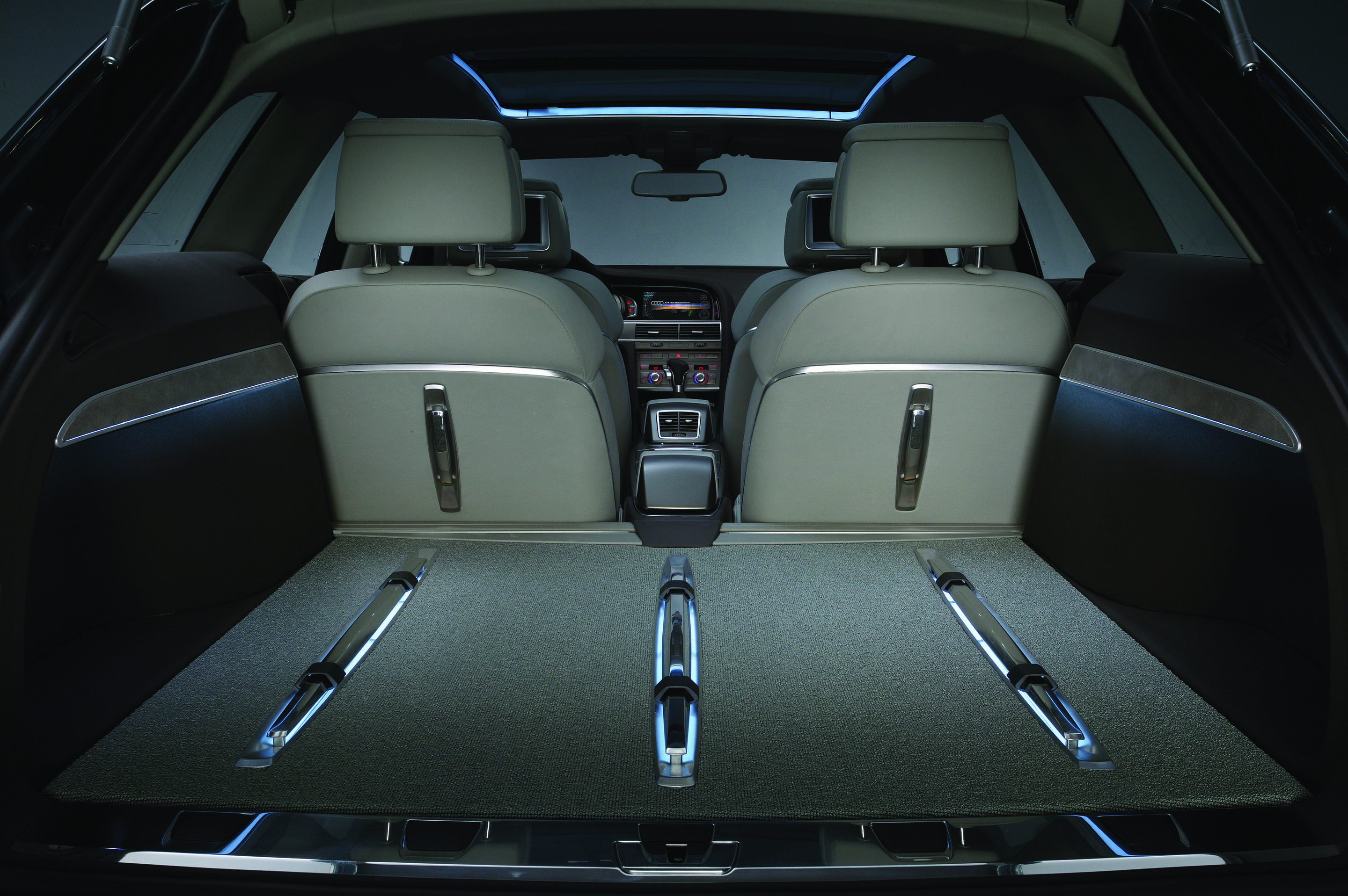 Audi allroad quattro concept - interior