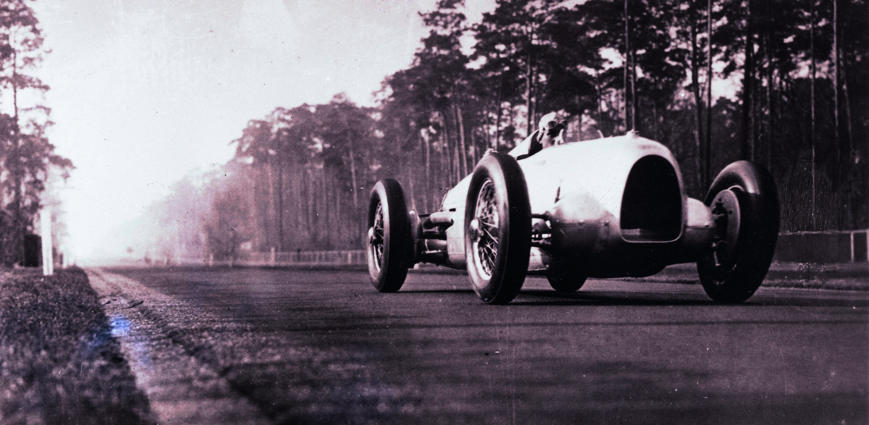 First appearance of the Auto Union „Silver Arrow“ on the Avus race track in Berlin 1934: Hans Stuck at the wheel of the Auto Union Typ A race car