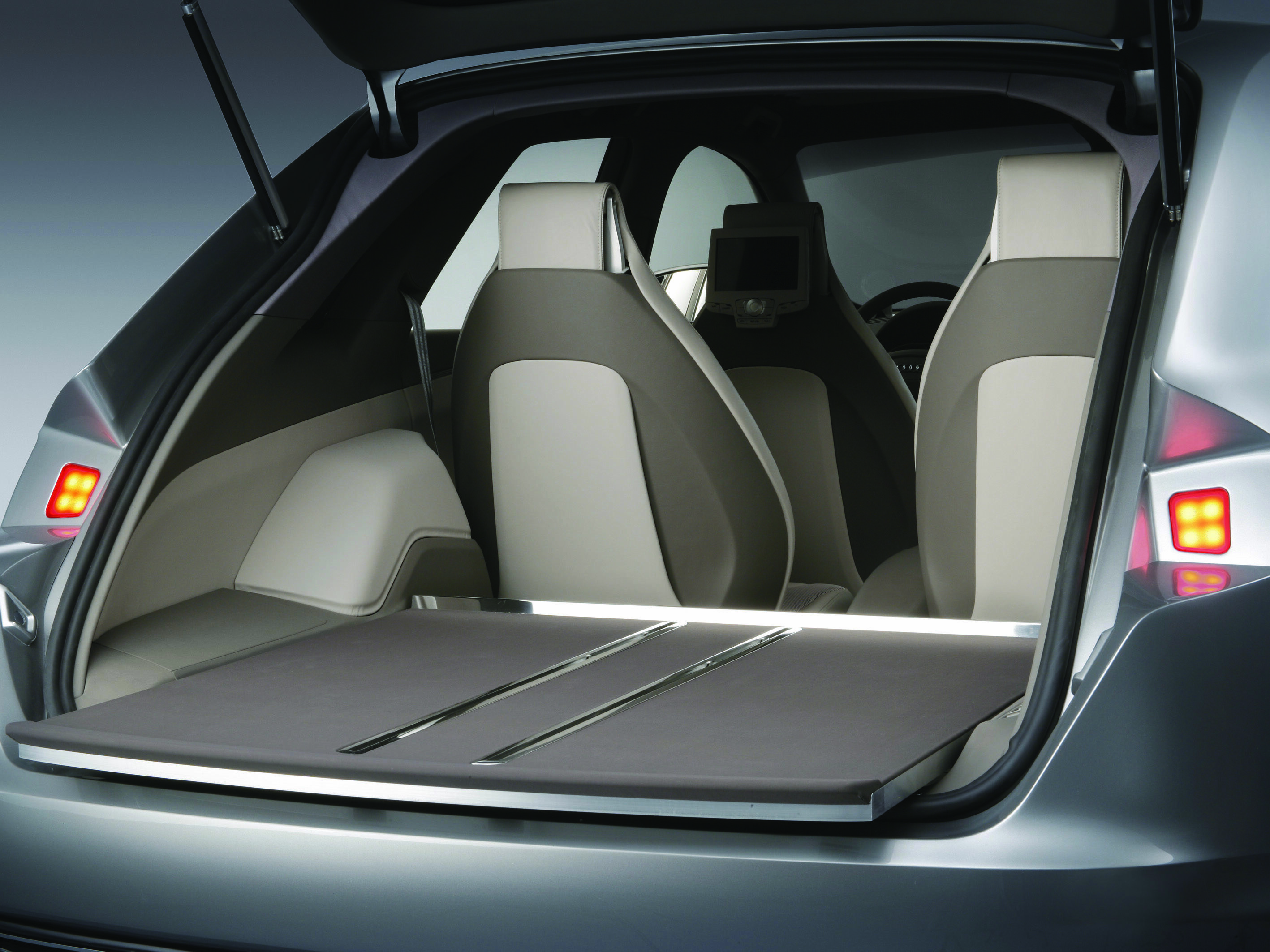 Audi Roadjet Concept - Luggage compartment