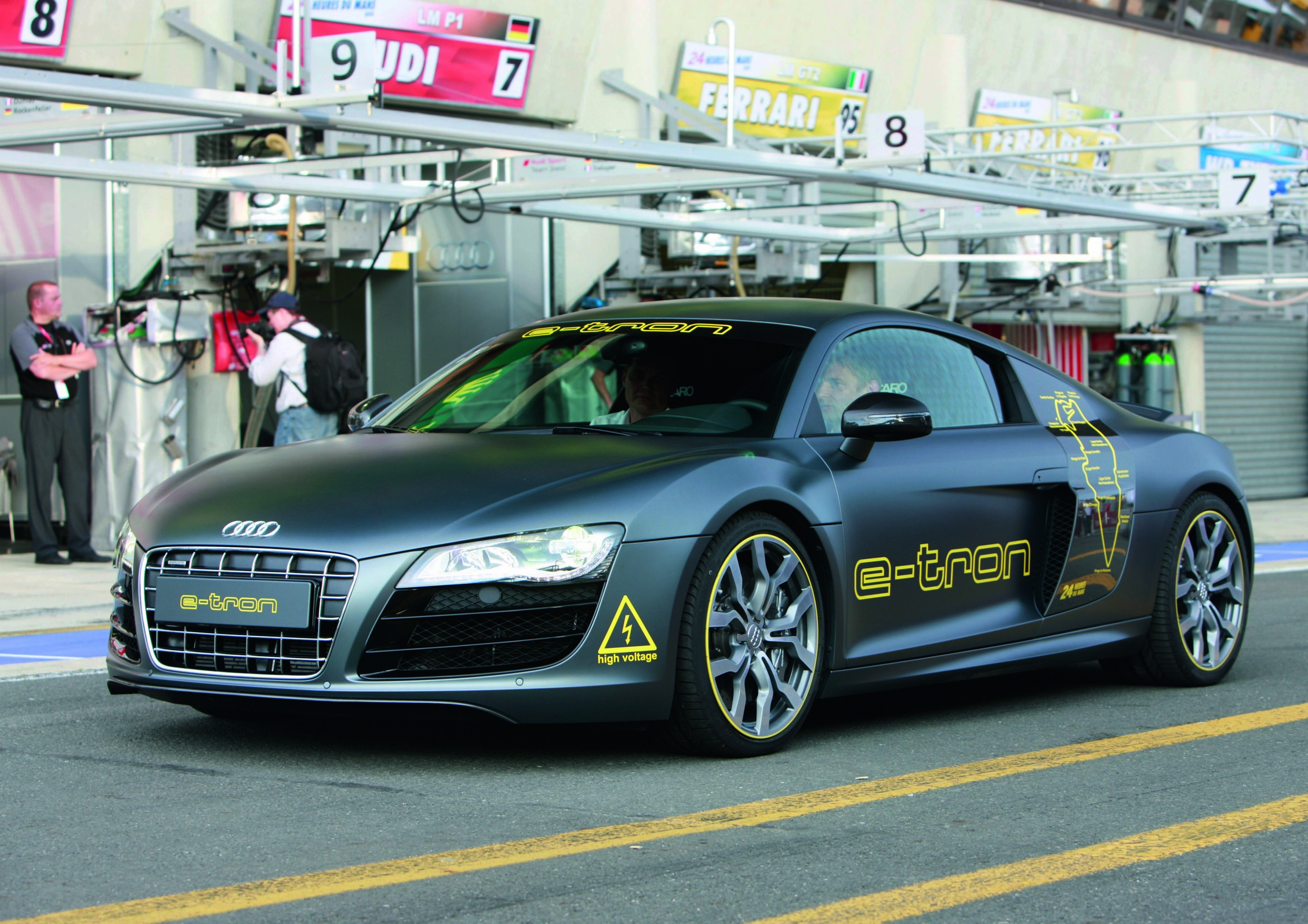 Audi präsentiert beim bedeutendsten Sportwagen-Rennen des Jahres einen Technikträger des Audi e-tron auf Basis des R8