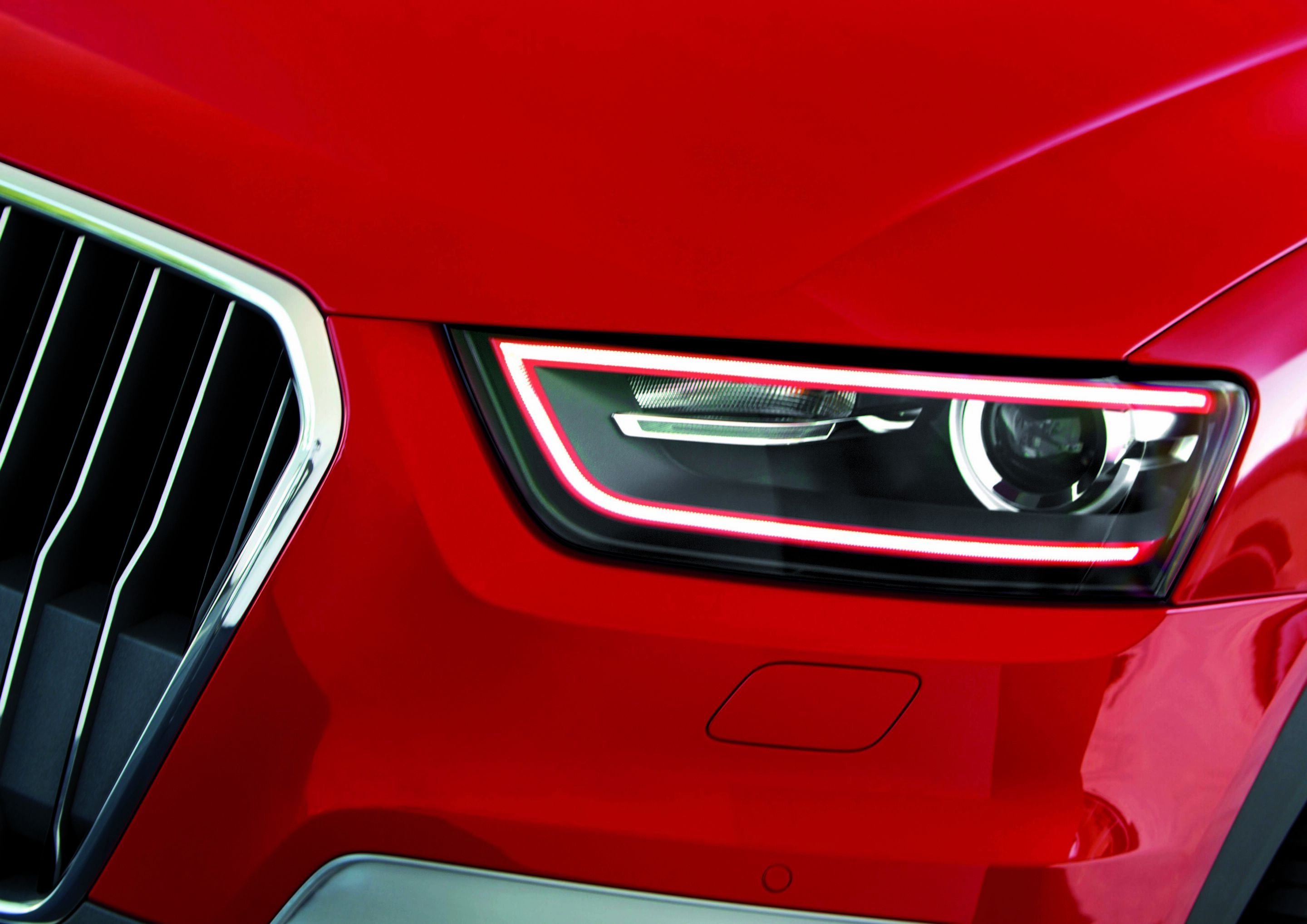 Audi Q3 red track