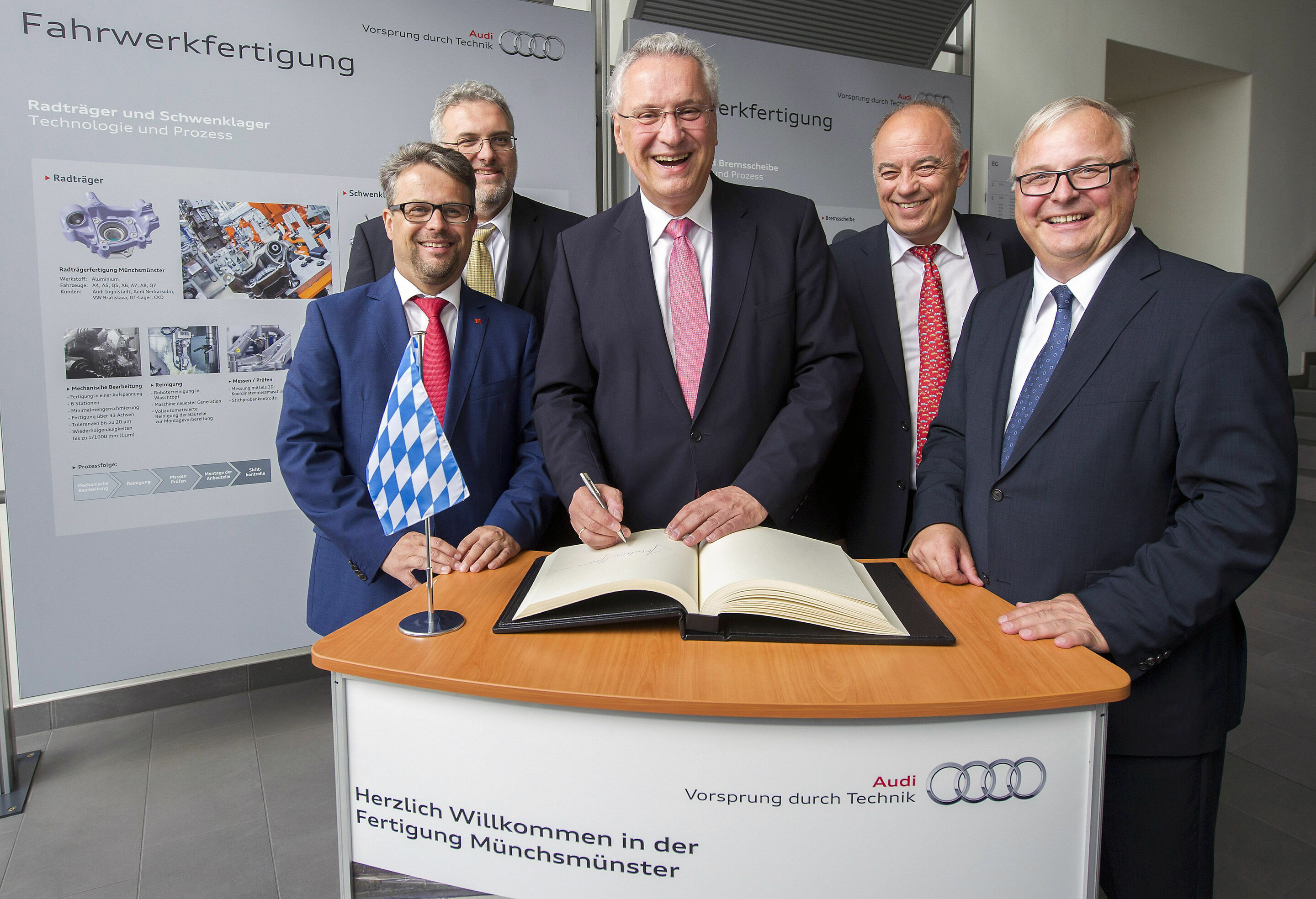 Bayerischer Innenminister Joachim Herrmann zu Besuch bei Audi in Münchsmünster