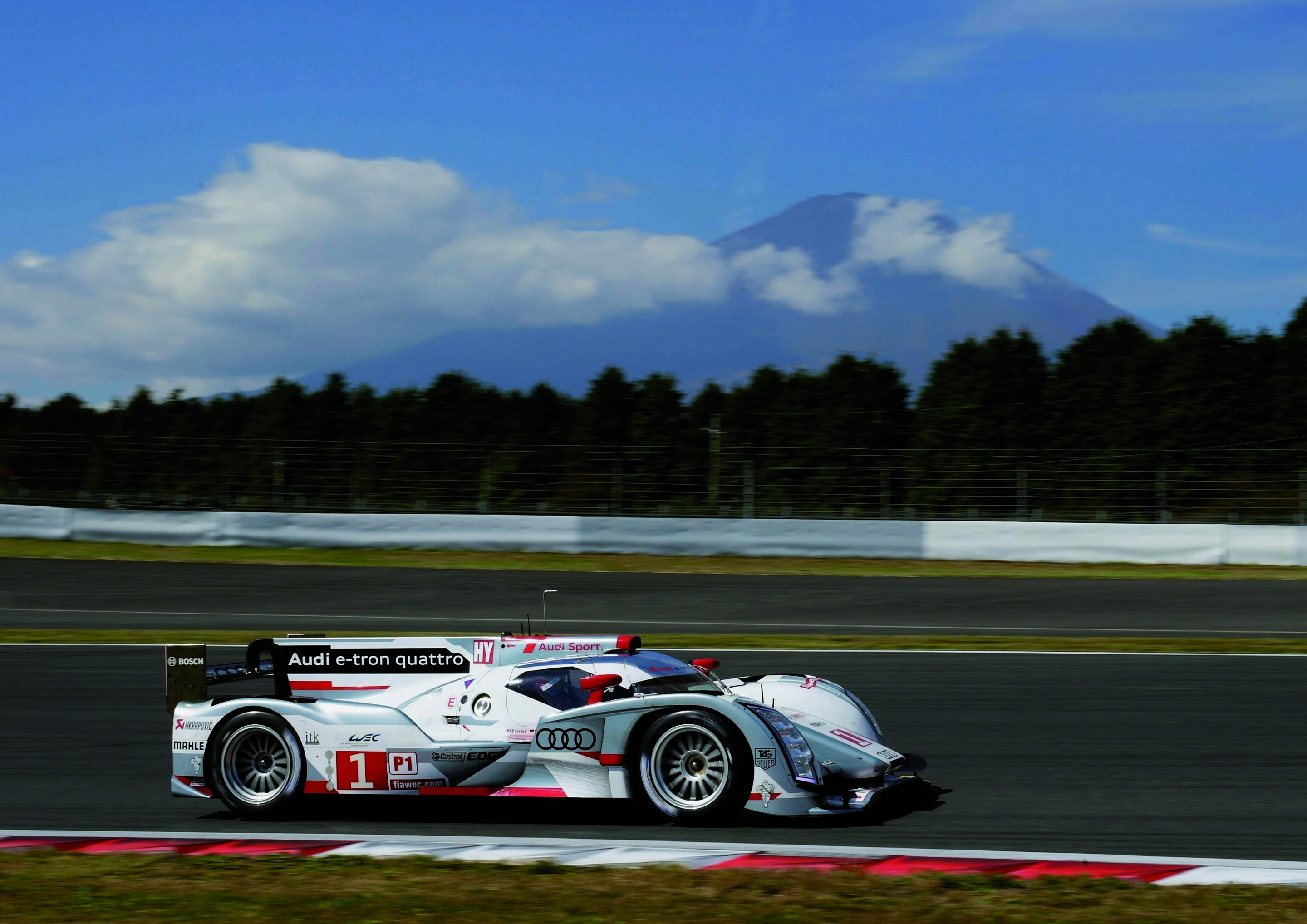 Showdown at Shanghai: Audi drivers battle for title at WEC finale