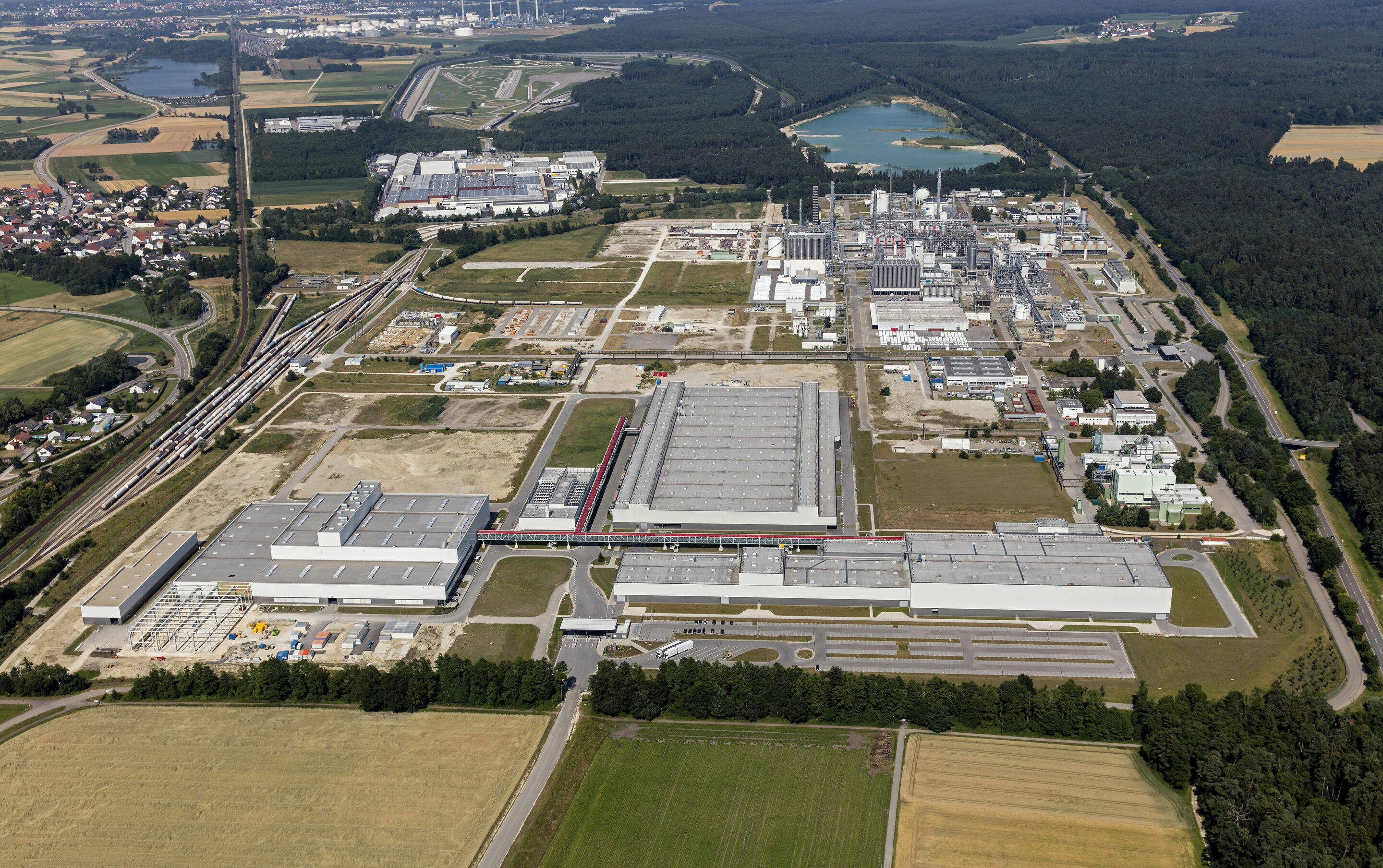 Audi production site of Münchsmünster - The 48.2 hectare Audi production site of Münchsmünster is located 30 kilometers east from the Ingolstadt production facility. The aluminum die-casting foundry, the press shop as well as the chassis component production...