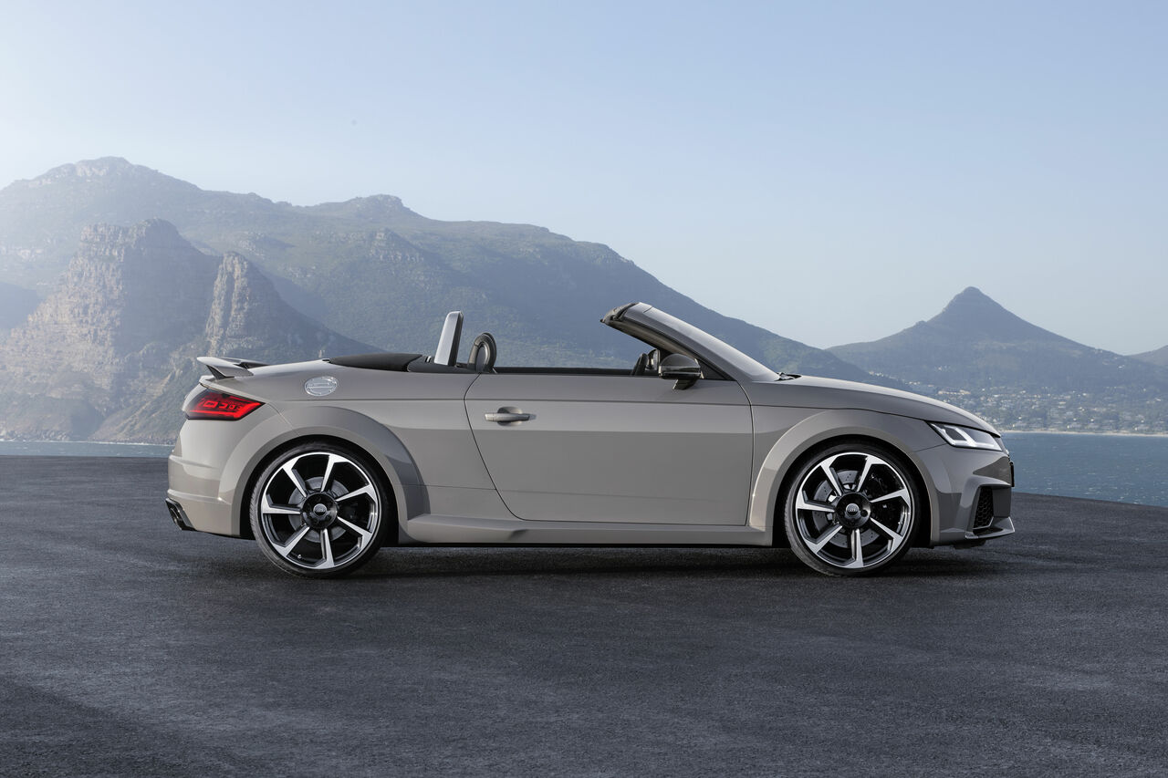 Audi   TT ロードスター　メタル TT ロードスターのアウディのある生活・ENKEI PF07・ダークメタル