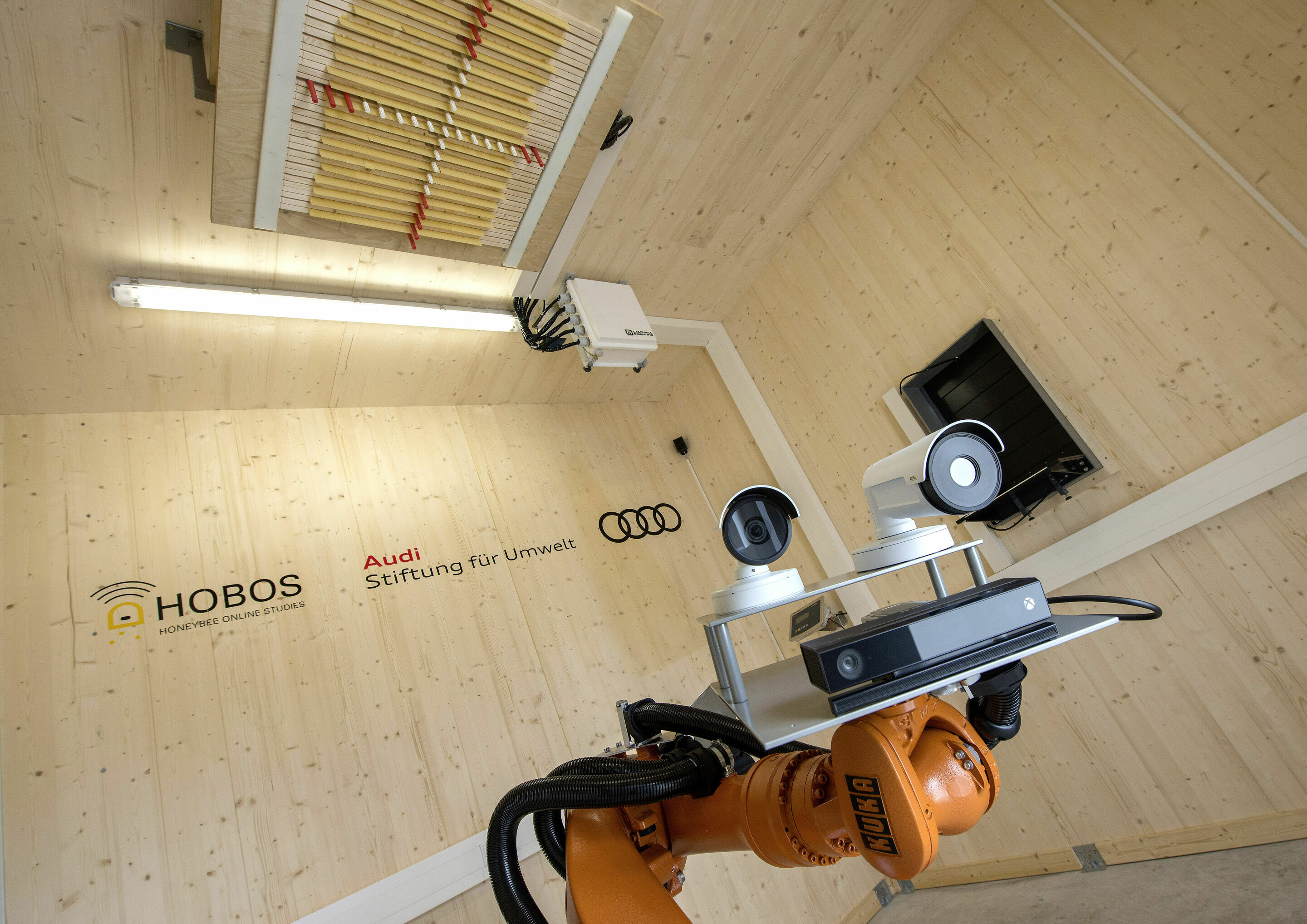 Audi Environmental Foundation: starting signal for “Smart HOBOS” high-tech beehive