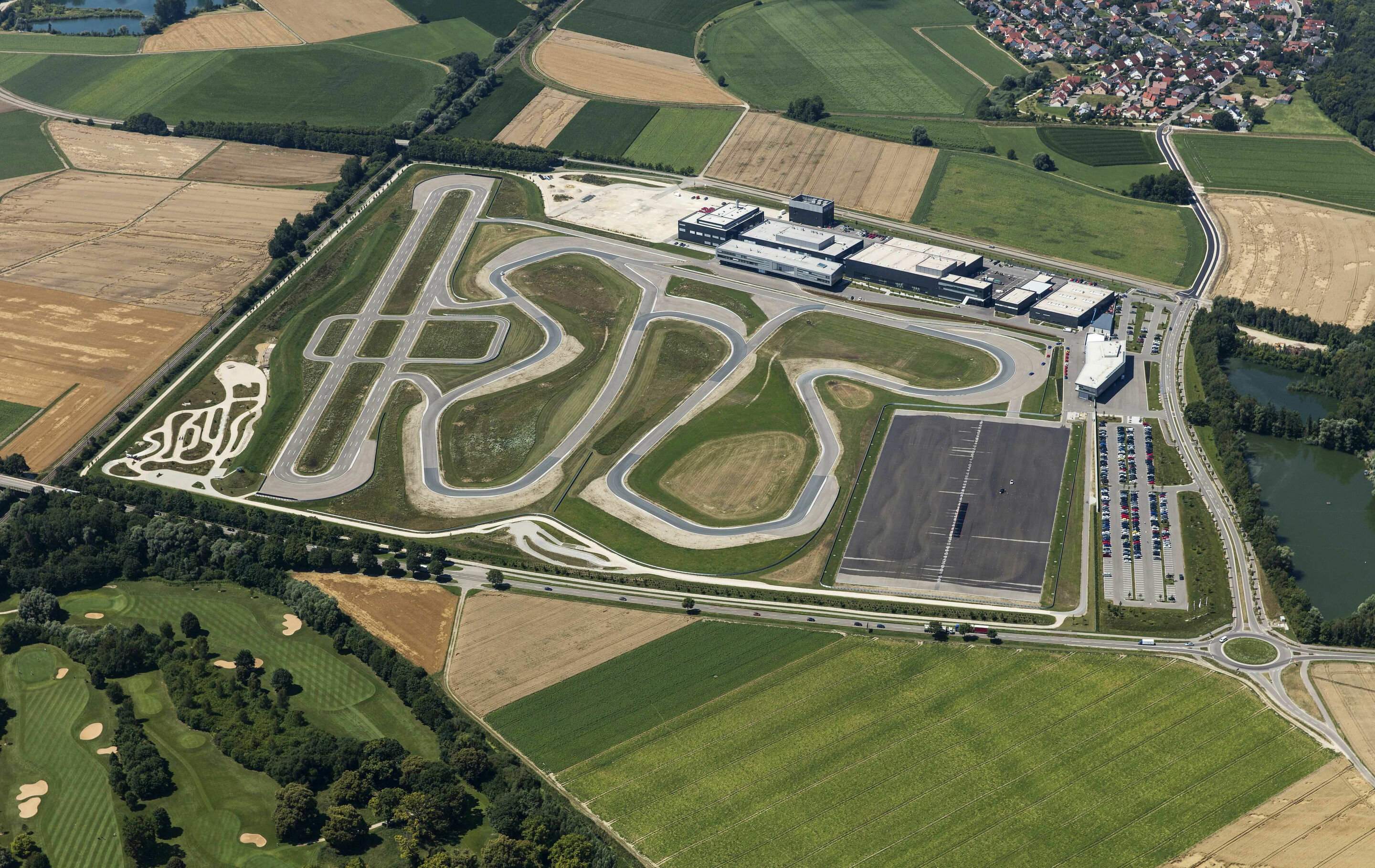 Fahrtrainings, Events und Motorsport: Besuchermagnet Audi Neuburg
