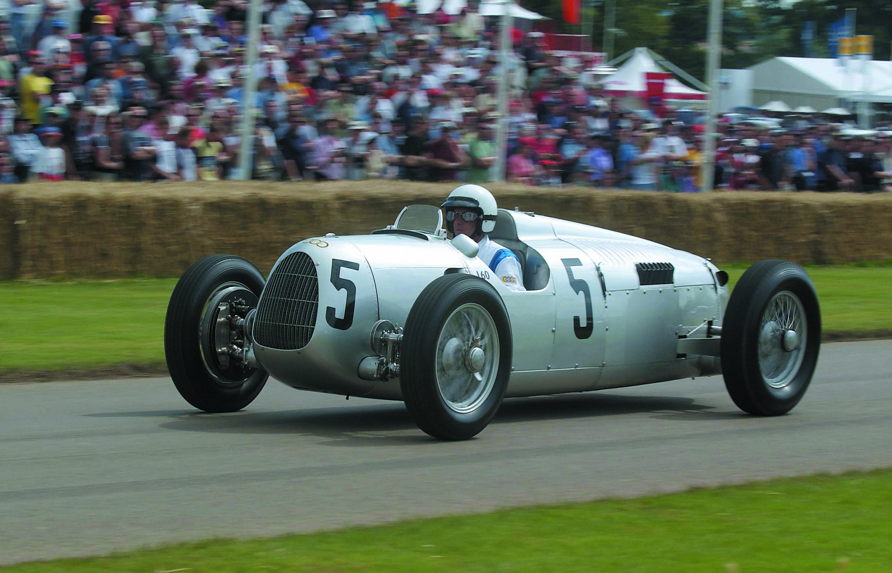 Auto Union Rennwagen Typ C 16-Zylinder (1936) beim "Festival of Speed" in Goodwood (12. - 14. Juli 2002)