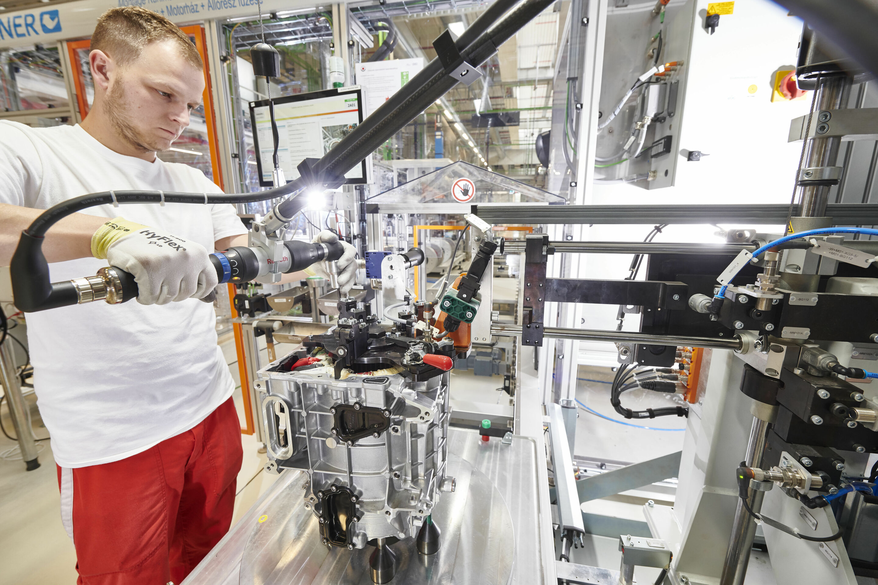 Neue Ära: Audi Hungaria startet  Serienproduktion von Elektromotoren