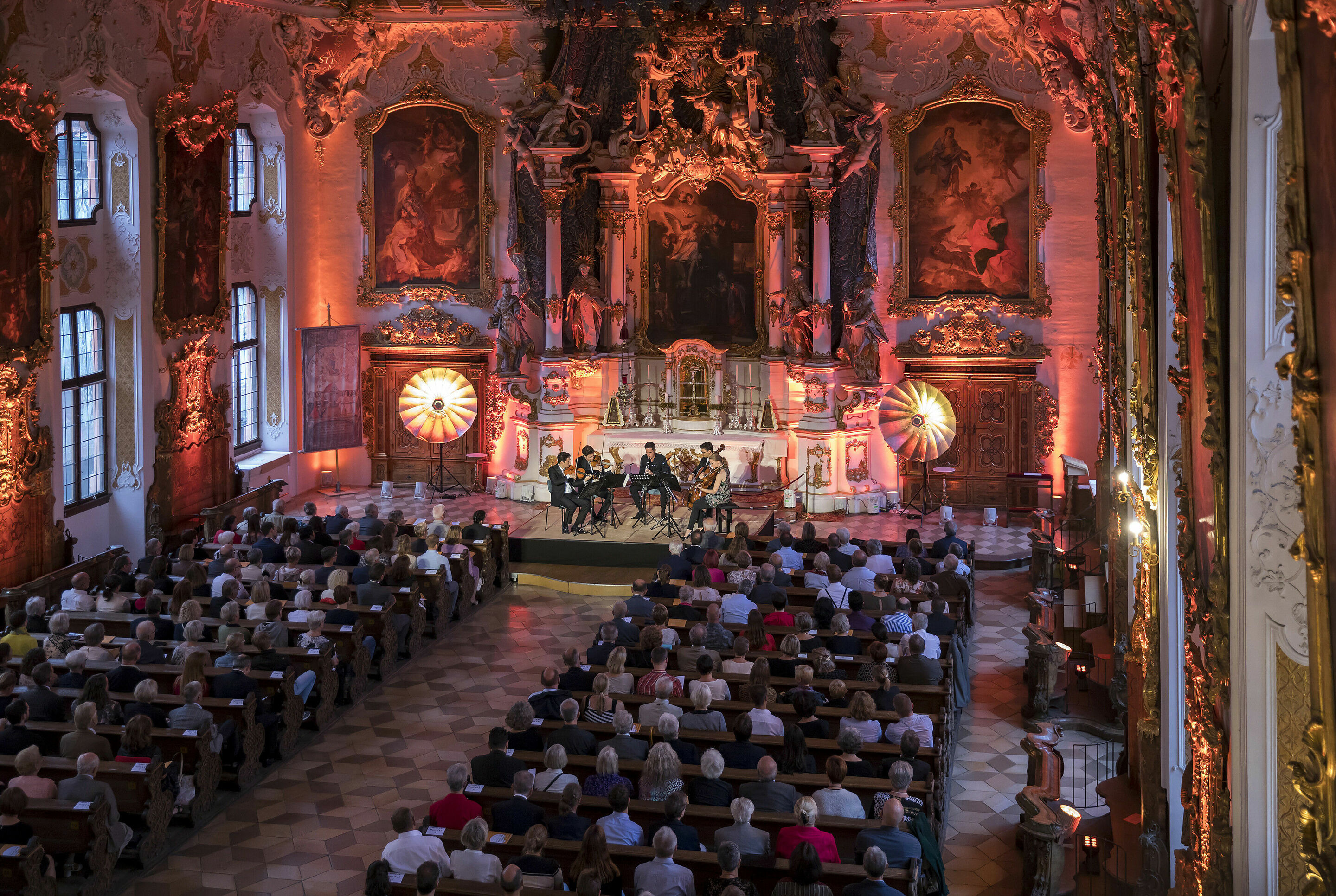 Audi Summer Concerts 2018: Lovers of culture take a musical stroll through the cityAudi Summer Concerts 2018: Lovers of culture take a musical stroll through the city - The Schumann Quartet performed together with Andreas Ottensamer in the sold-out Asamkirche...