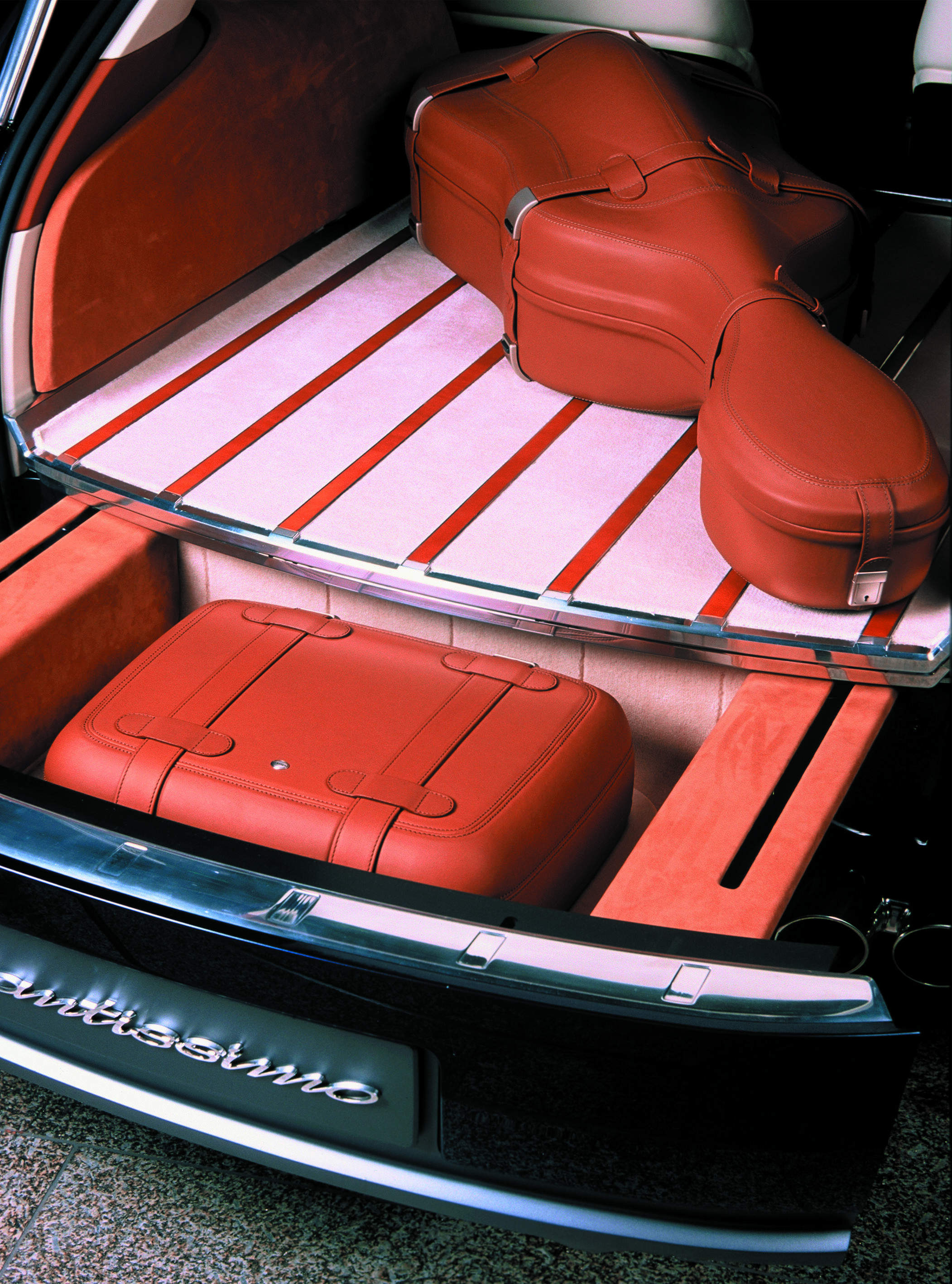 Audi Avantissimo - Drawer under the luggage Compartment