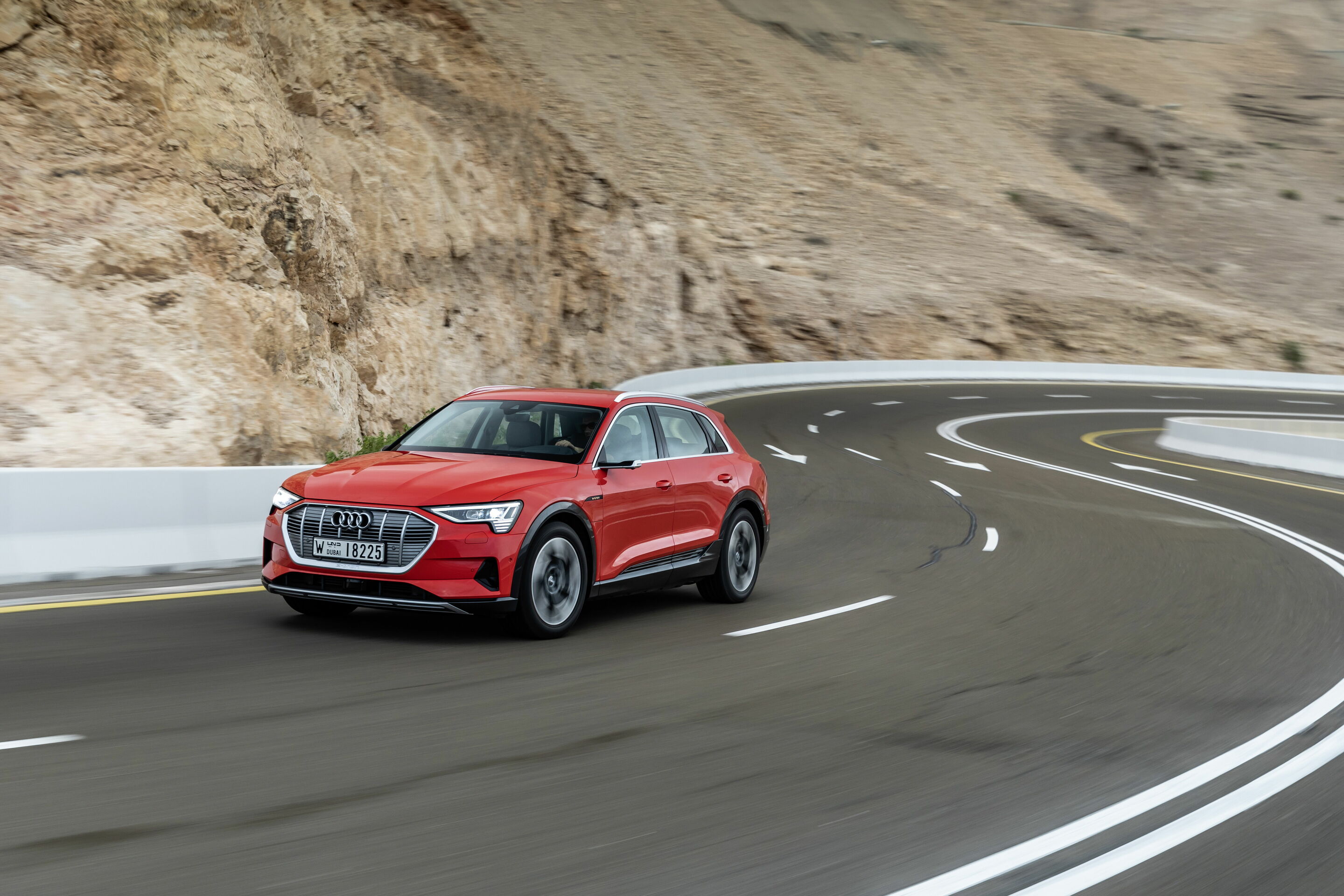 The Audi e-tron at Masdar City - The Audi e-tron in Abu Dhabi,
Dynamic photo, 
Color: Catalunya Red