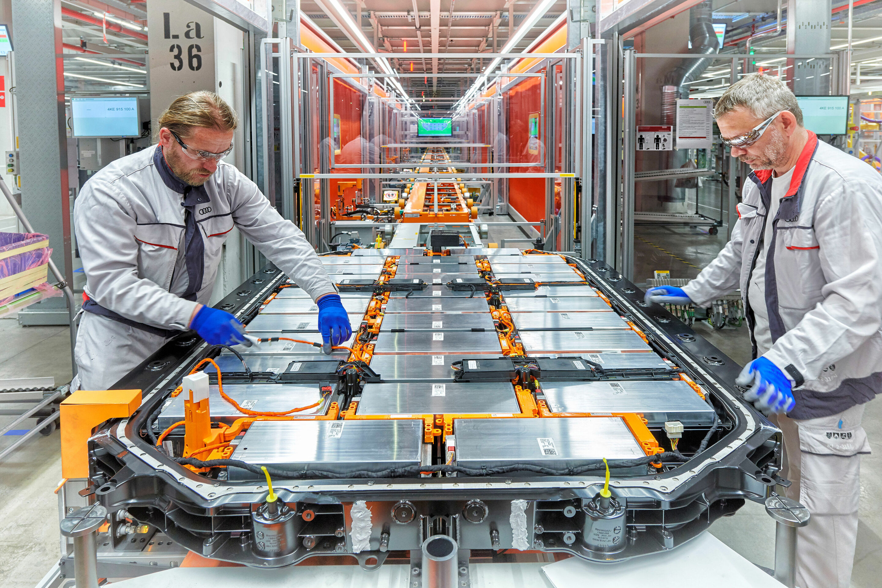 Produktion des Audi e-tron im CO2-neutralen Werk von Audi Brussels