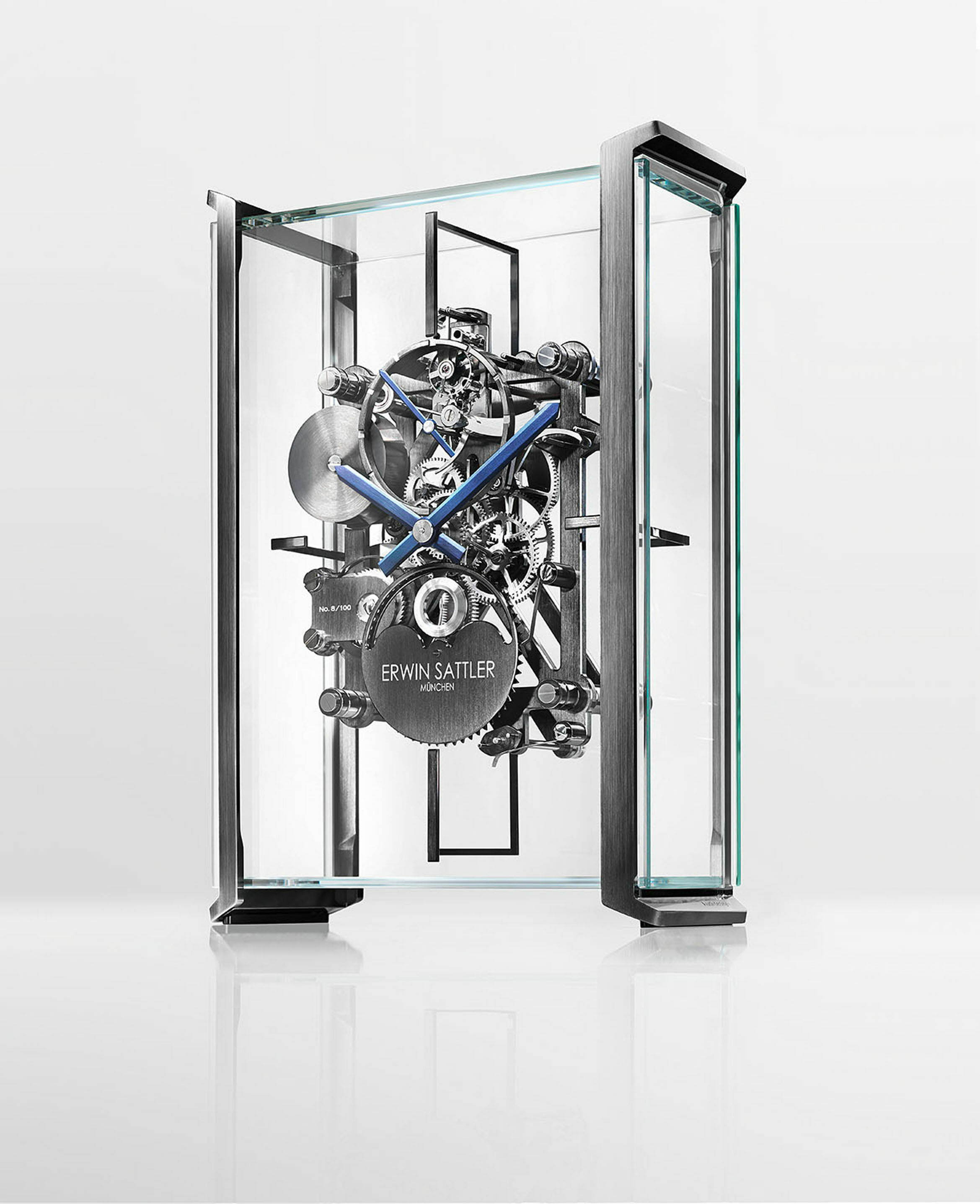 Timeless technology: the Erwin Sattler table clock by Audi design