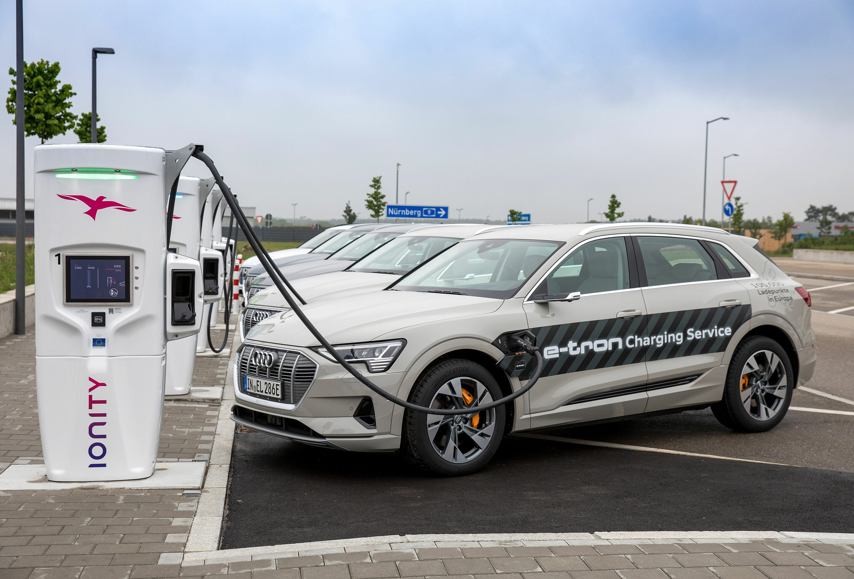 „IONITY und Tank & Rast nehmen gemeinsam mit Audi die ersten High-Power-Charging Ladestationen auf der Autobahn in Bayern in Betrieb“