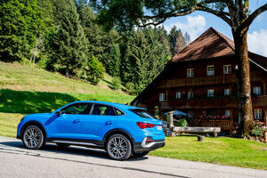 Audi Q3 Sportback - Standaufnahme, 
Farbe: Turboblau