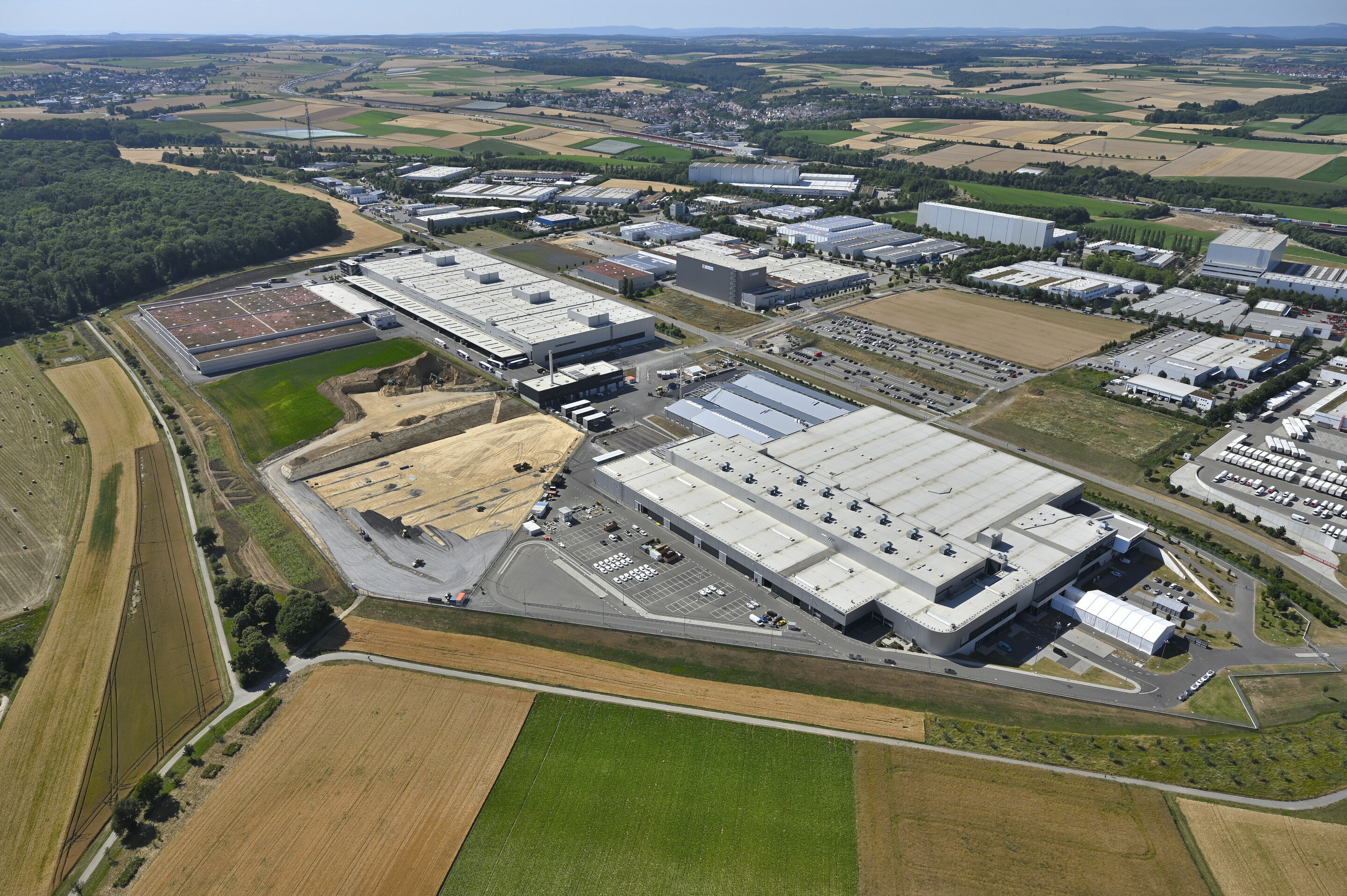 Umbaumaßnahmen Böllinger Höfe - Die Produktionsfläche der Audi Böllinger Höfe wird von 40.550 m² auf 55.250 m² erweitert. Im Südwesten wird die Stellfläche erweitert. An der Ostseite wurde eine Ausweichfläche für die aktuelle Logistik geschaffen, damit...