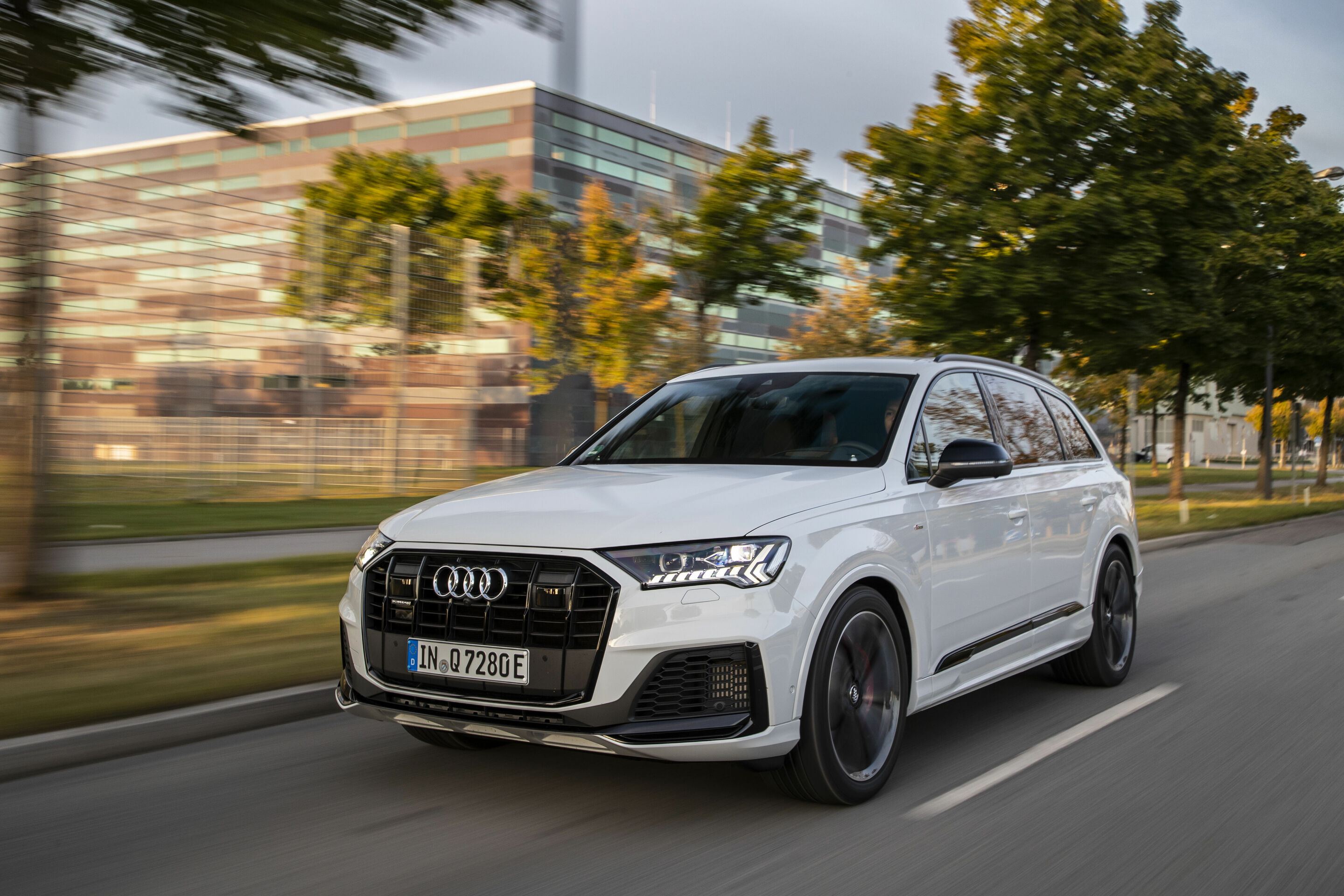 audi suv hybrid q7