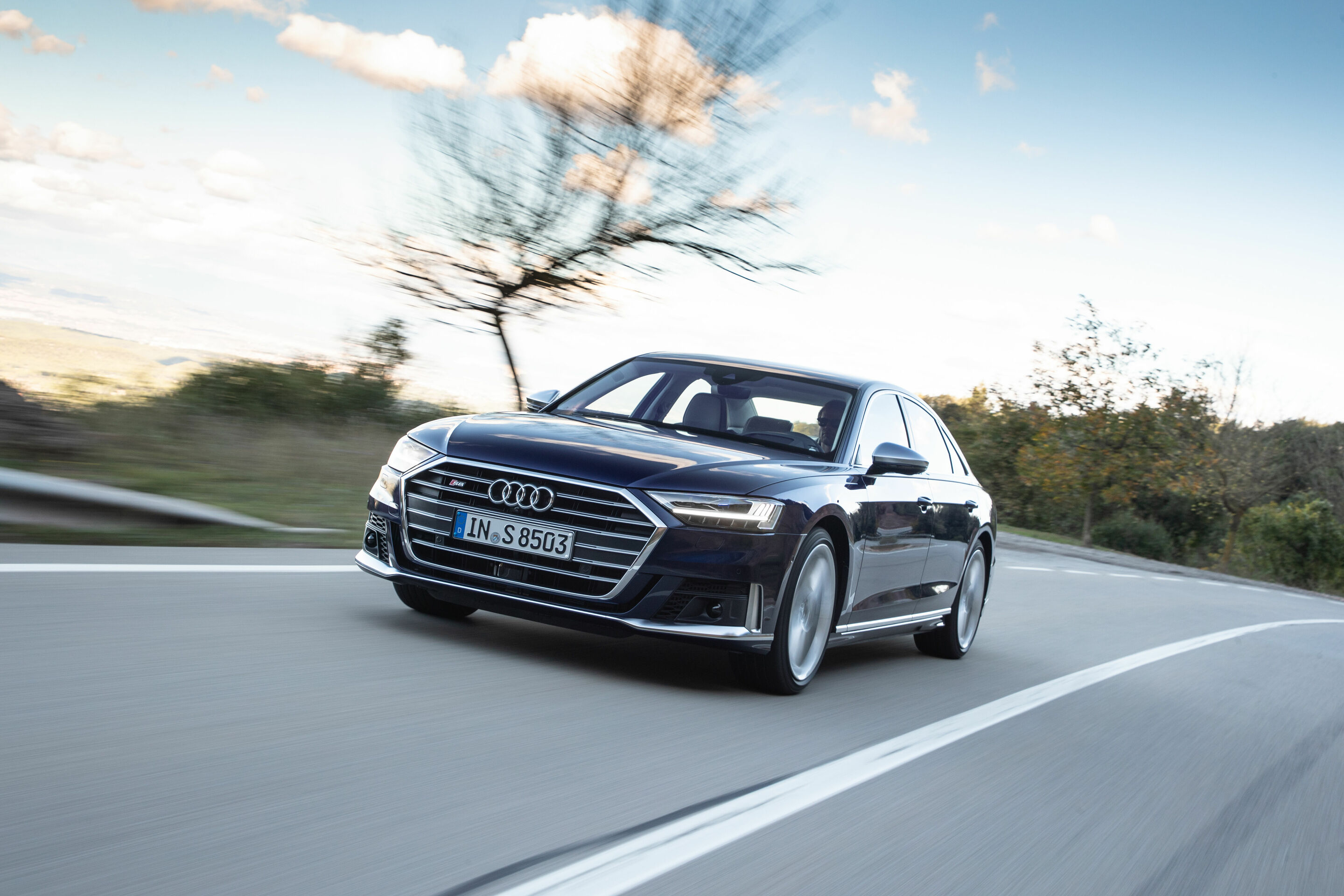 Audi S8 - Dynamic photo,
Colour: Navarra blue