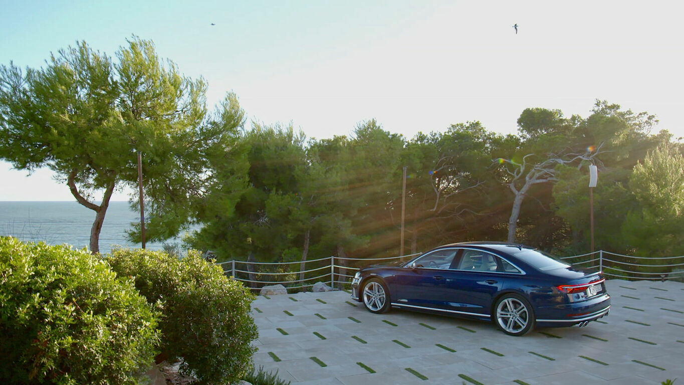 Audi S8 Trailer - Audi S8 Trailer Navarrablau metallic