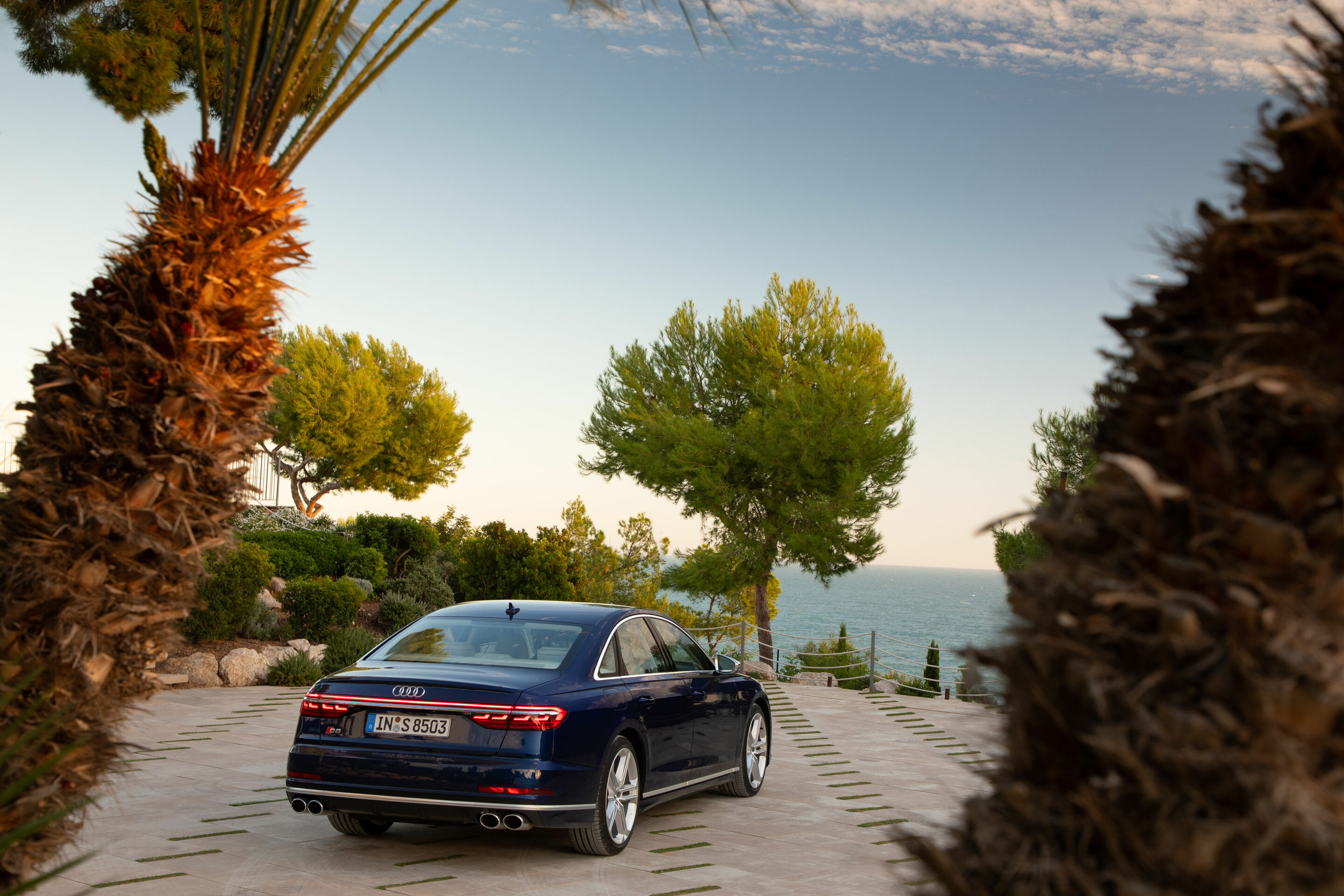 Audi S8 - Static photo, Color: Navarra blue