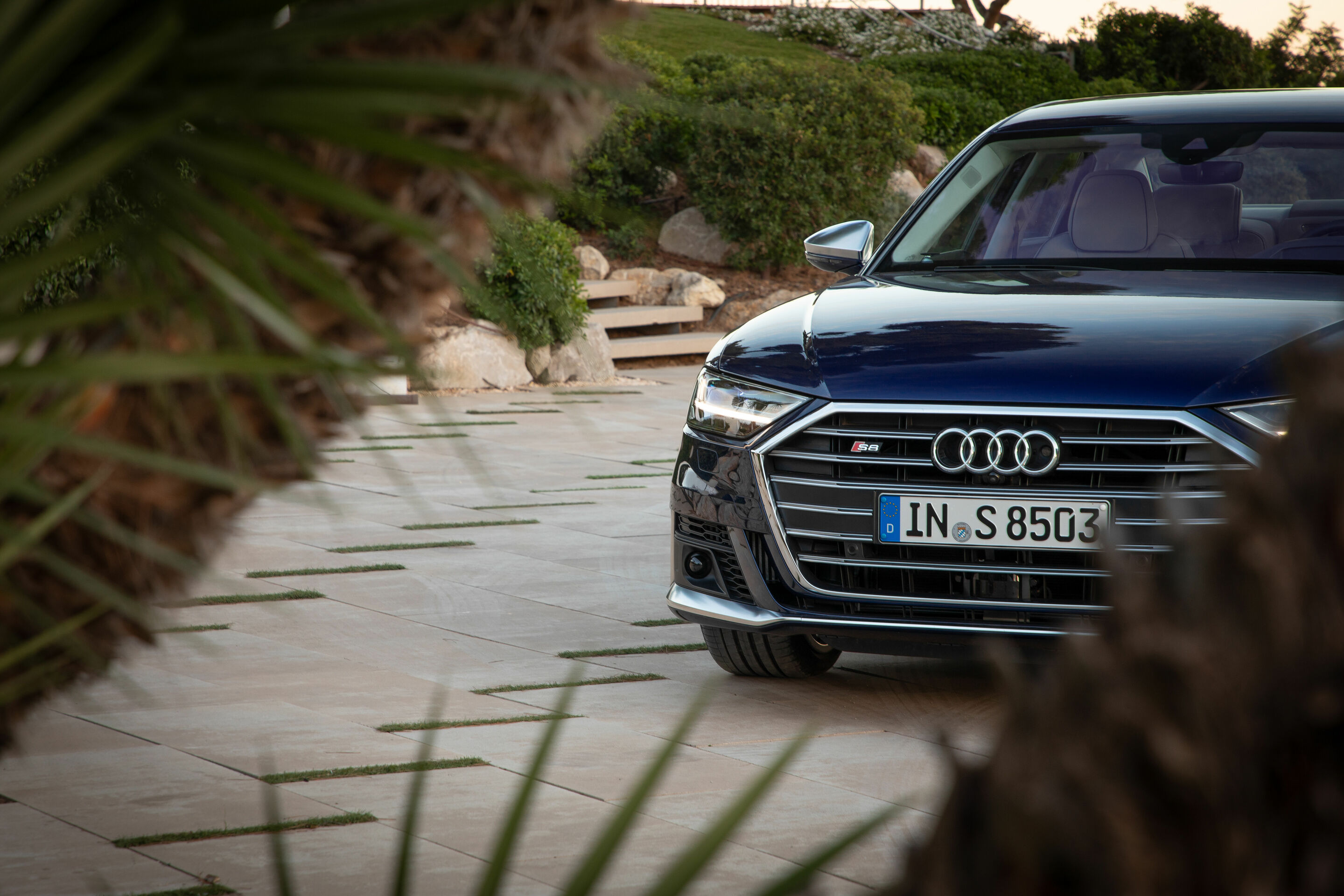 Audi S8 - Static photo, Color: Navarra blue
