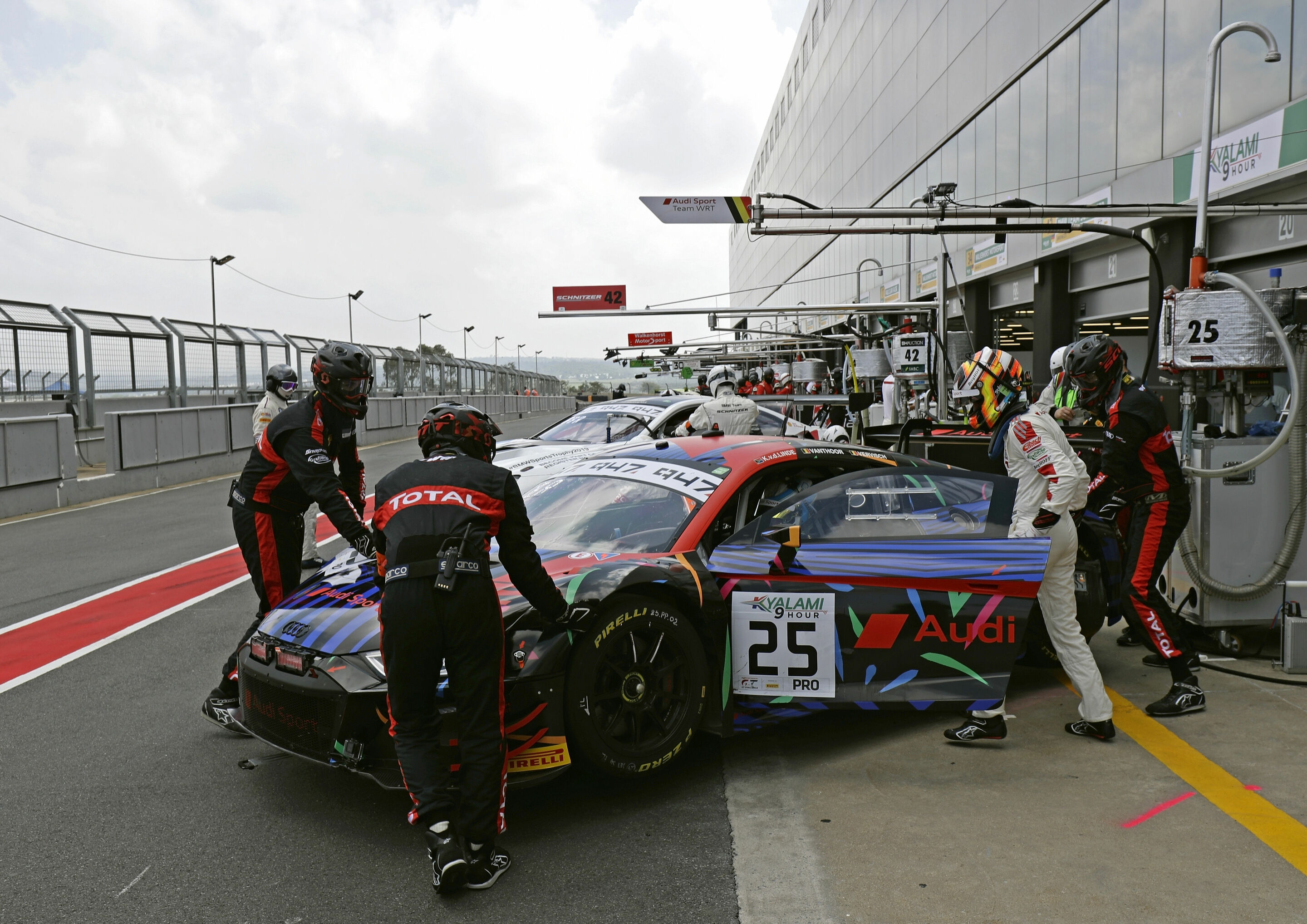9h Kyalami 2019 - Audi R8 LMS #25 (Audi Sport Team WRT), Kelvin van der Linde/Dries Vanthoor/Frédéric Vervisch