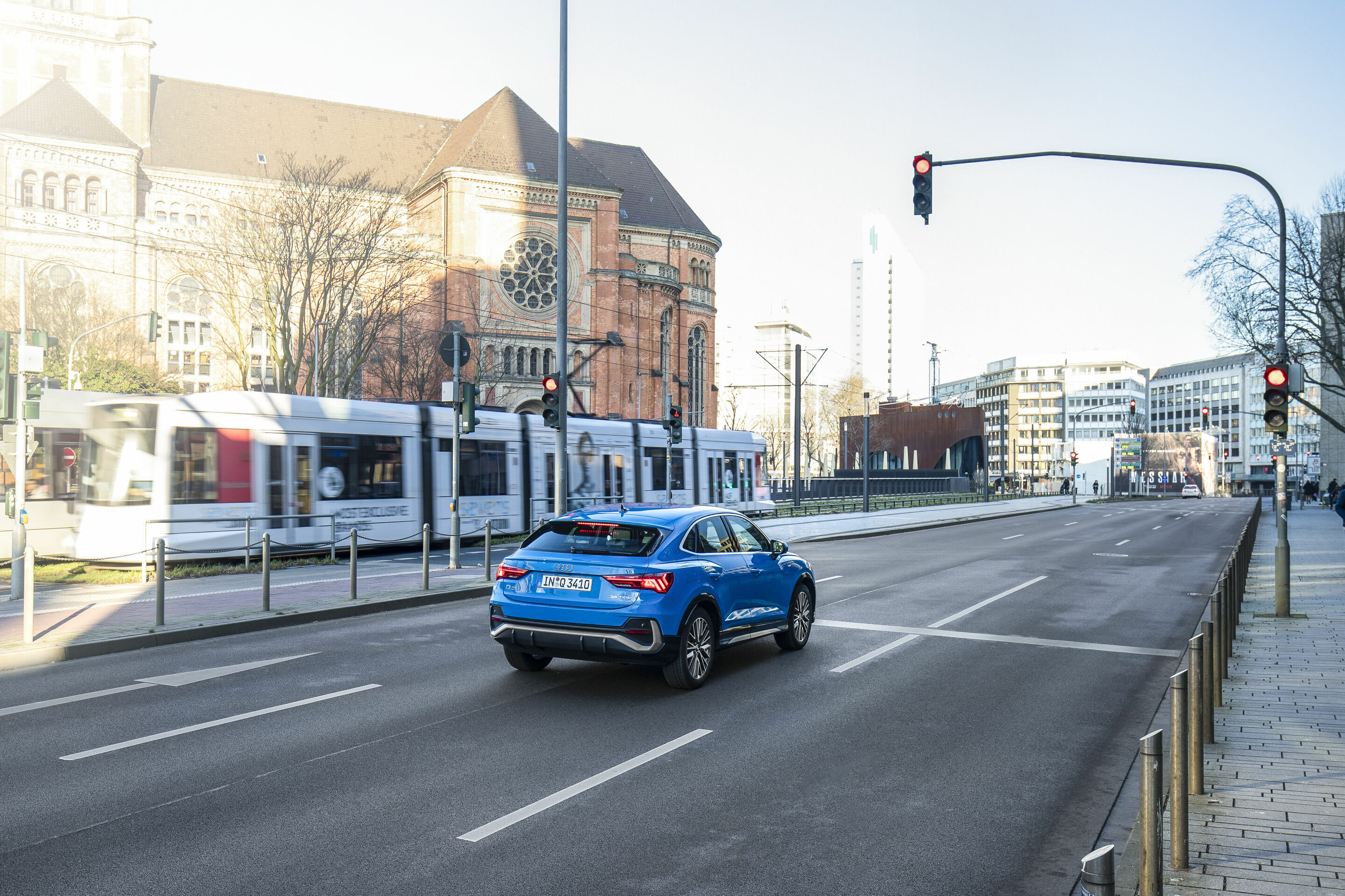 Audi networks with traffic lights in Düsseldorf