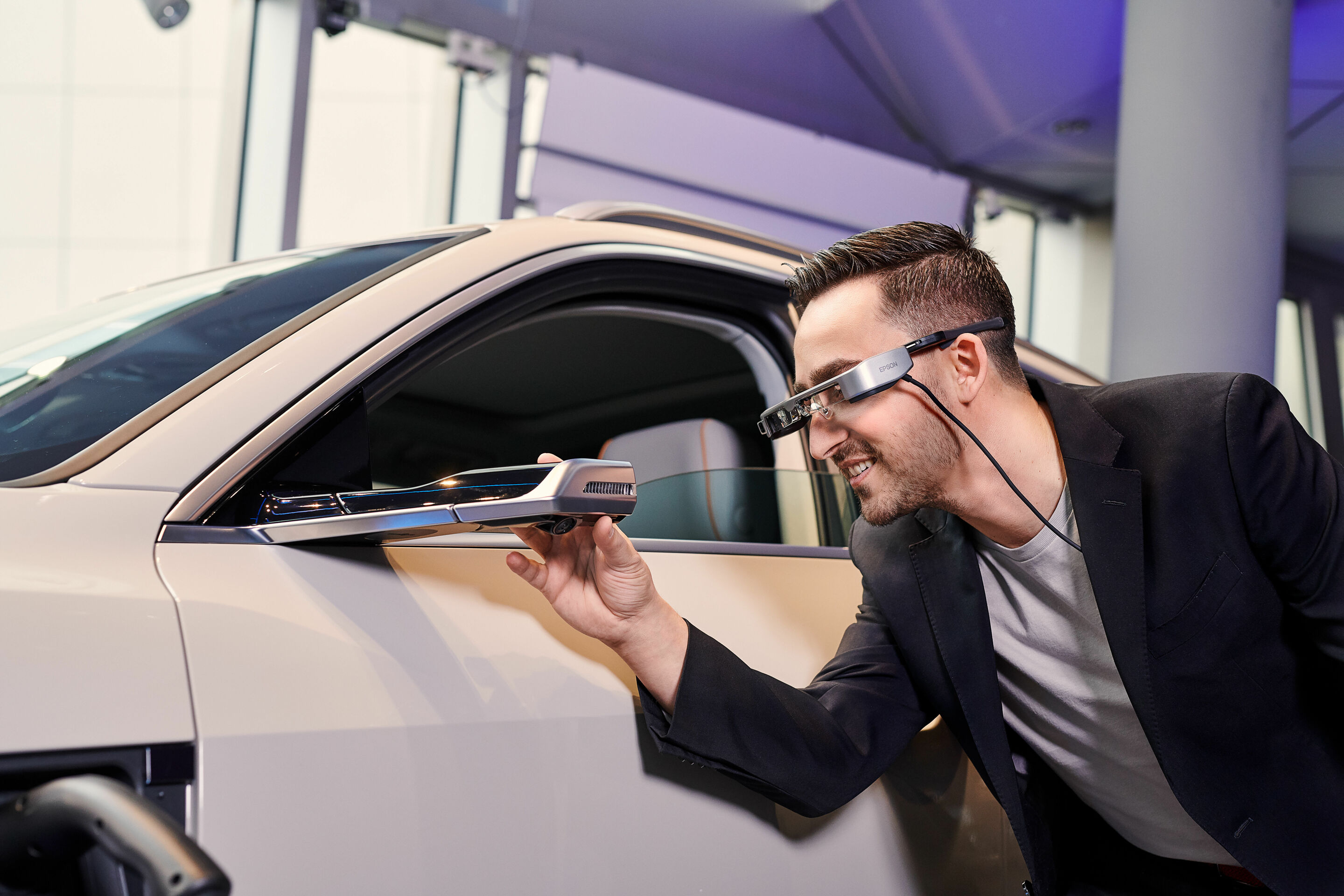 Audi offers its customers live digital advice via virtual reality glasses.