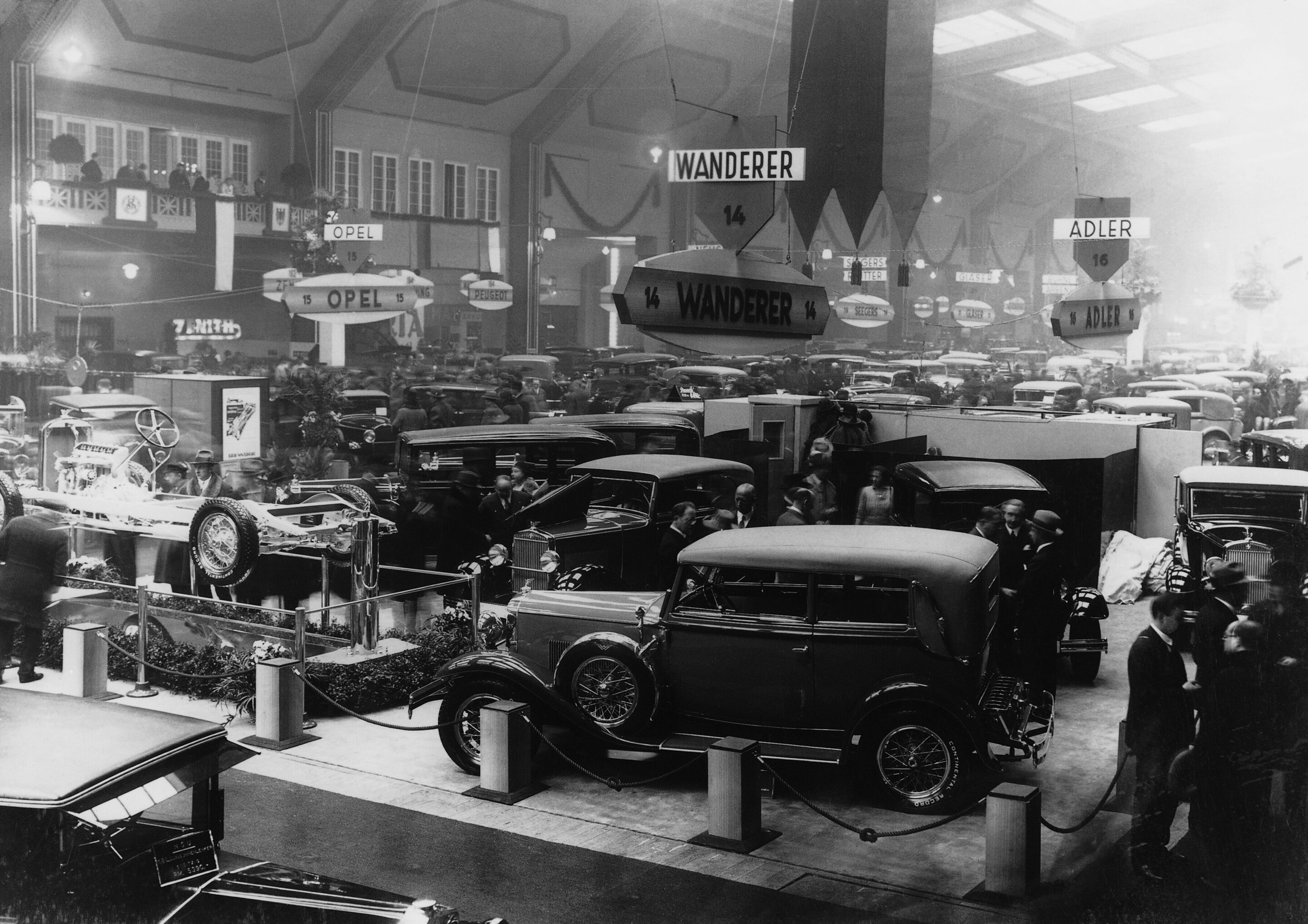The Wanderer-Werke AG stand at the 1931 Berlin International Motor Show; at front: Wanderer W11 convertible, 2.5 litres, six-cylinder inline engine, 50 hp.
