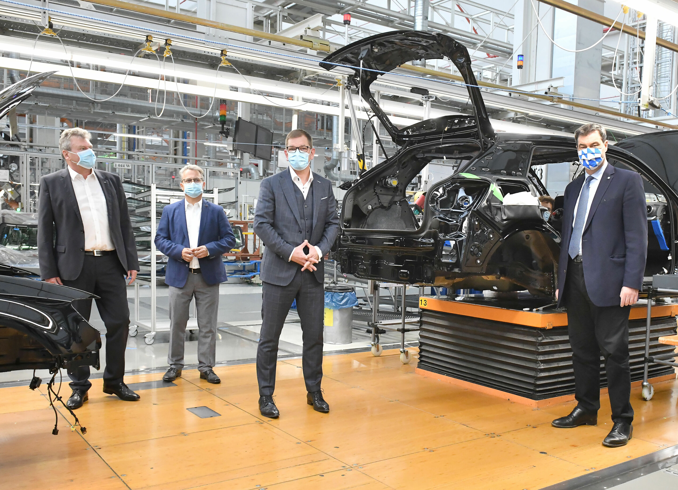Markus Söder Visits Audi: Bavaria’s Minister President Impressed with Protective Measures