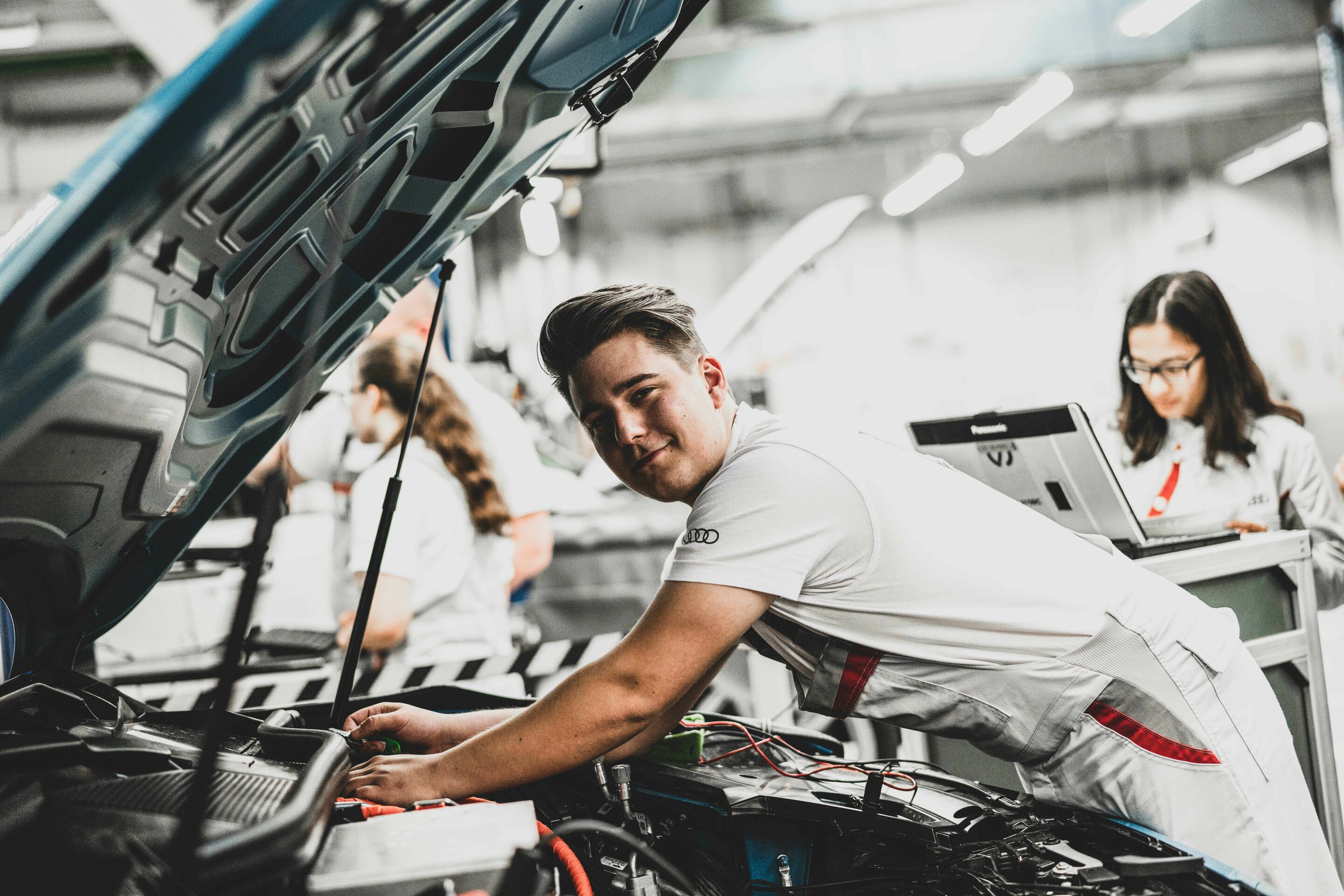 Stream & Chat: Digital information weeks for apprenticeships at Audi