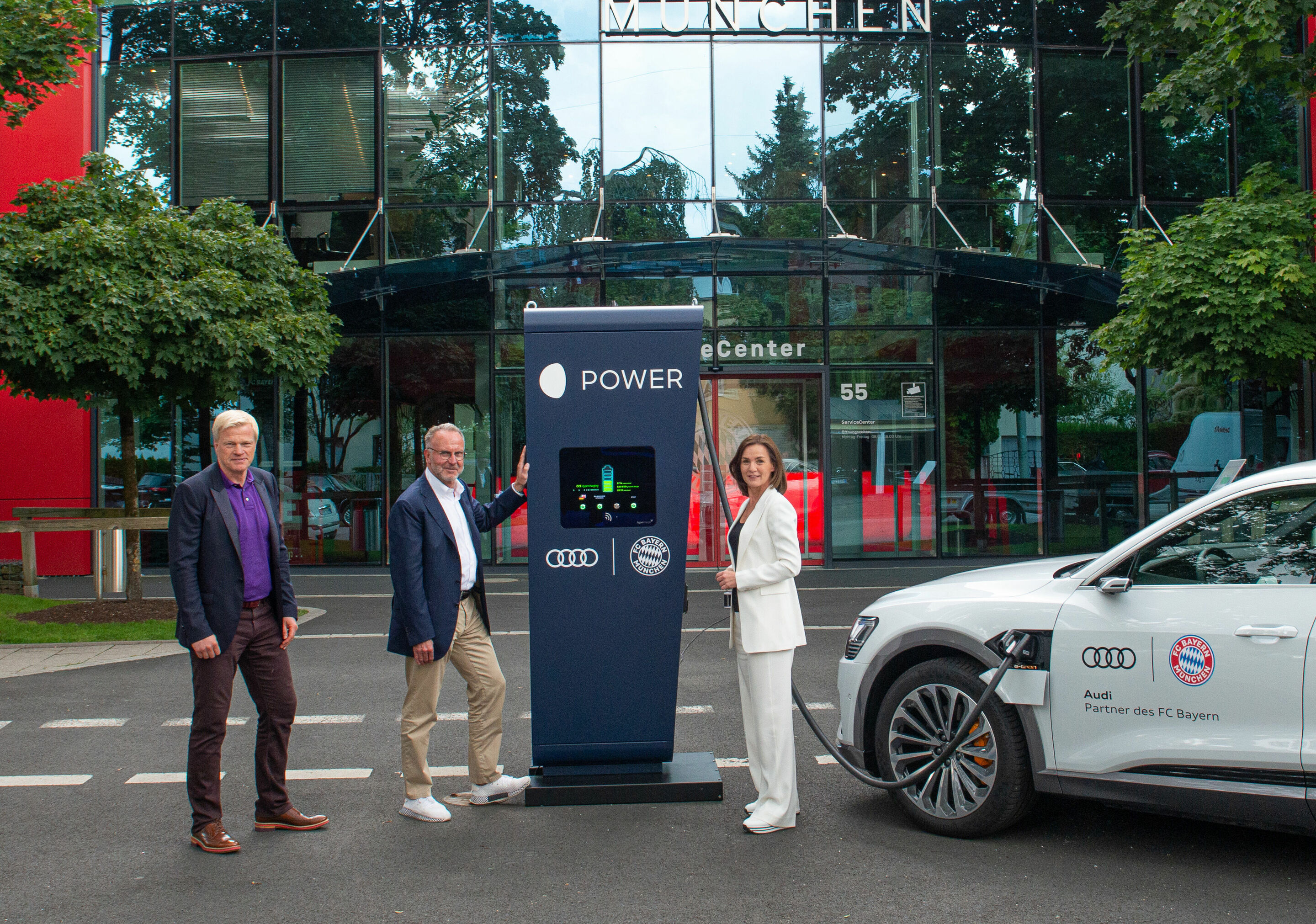 Audi equips FC Bayern training grounds with charging points