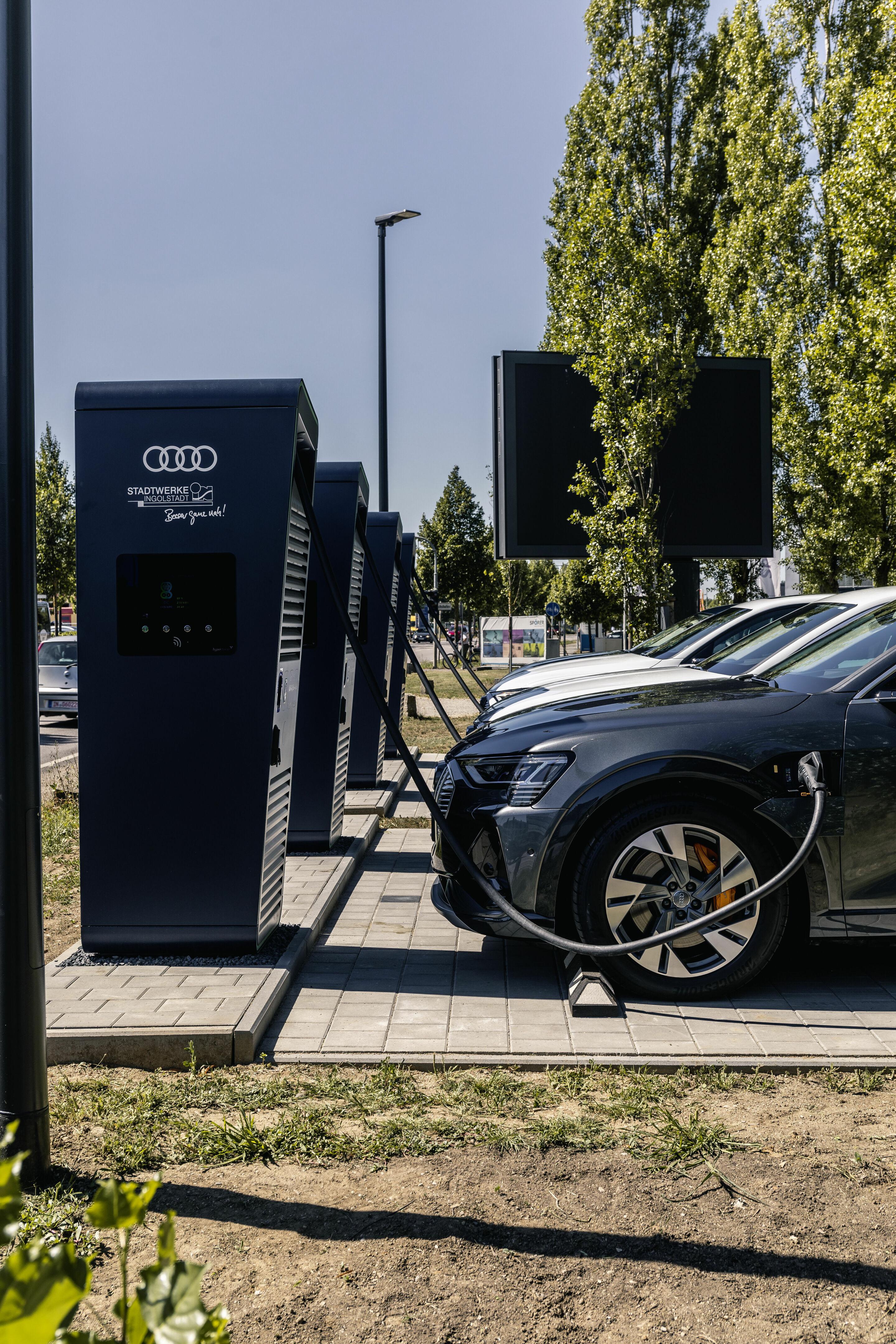 Audi und SWI eröffnen Schnellladepark