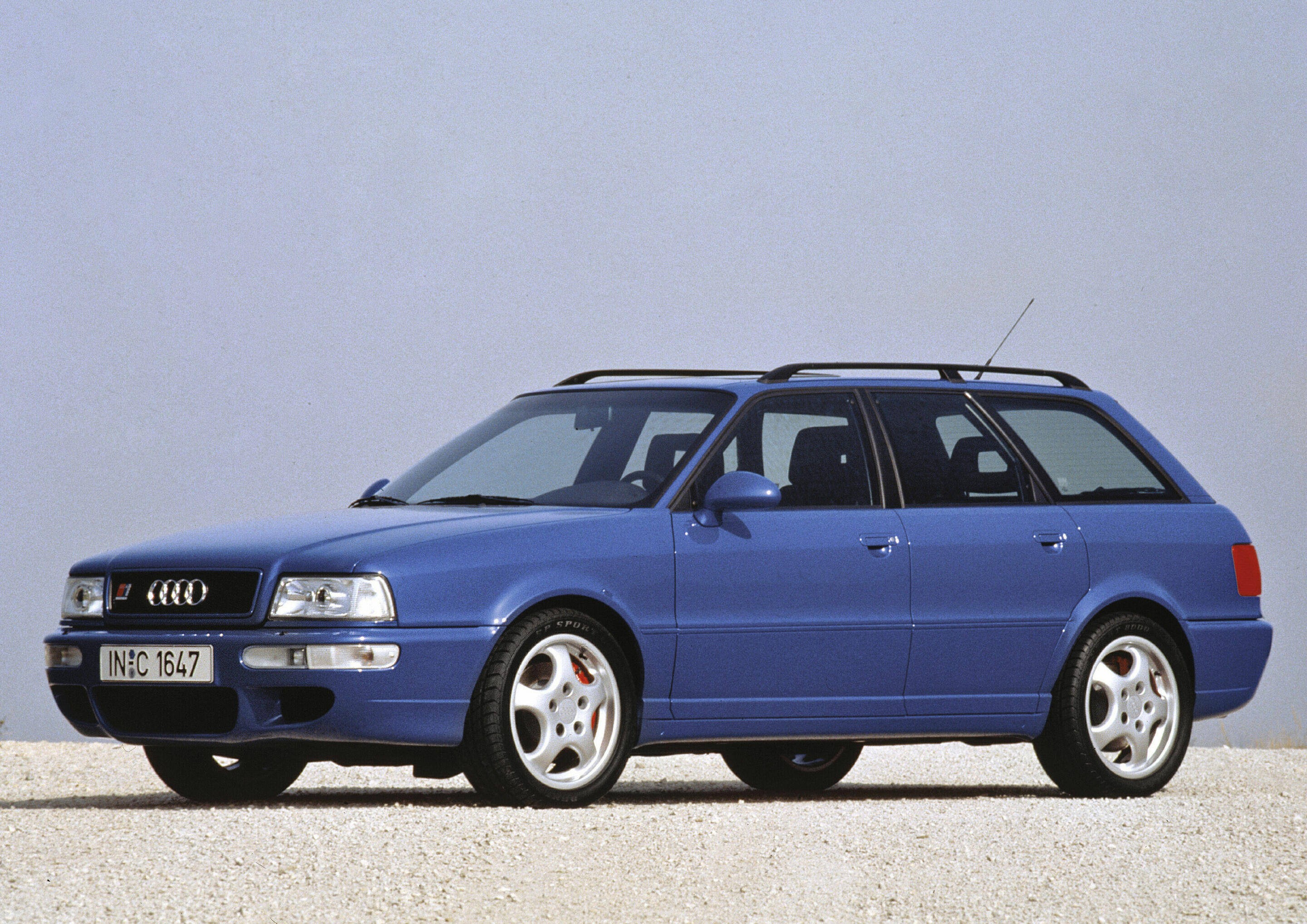 40 years, 40 figures, 40 images: fascinating facts and tales about Audi’s quattro technology - 1994 saw Audi launch the RS 2 Avant on the market, the first ever RS model. Its quattro drive incorporated an electromechanically activated locking differential...