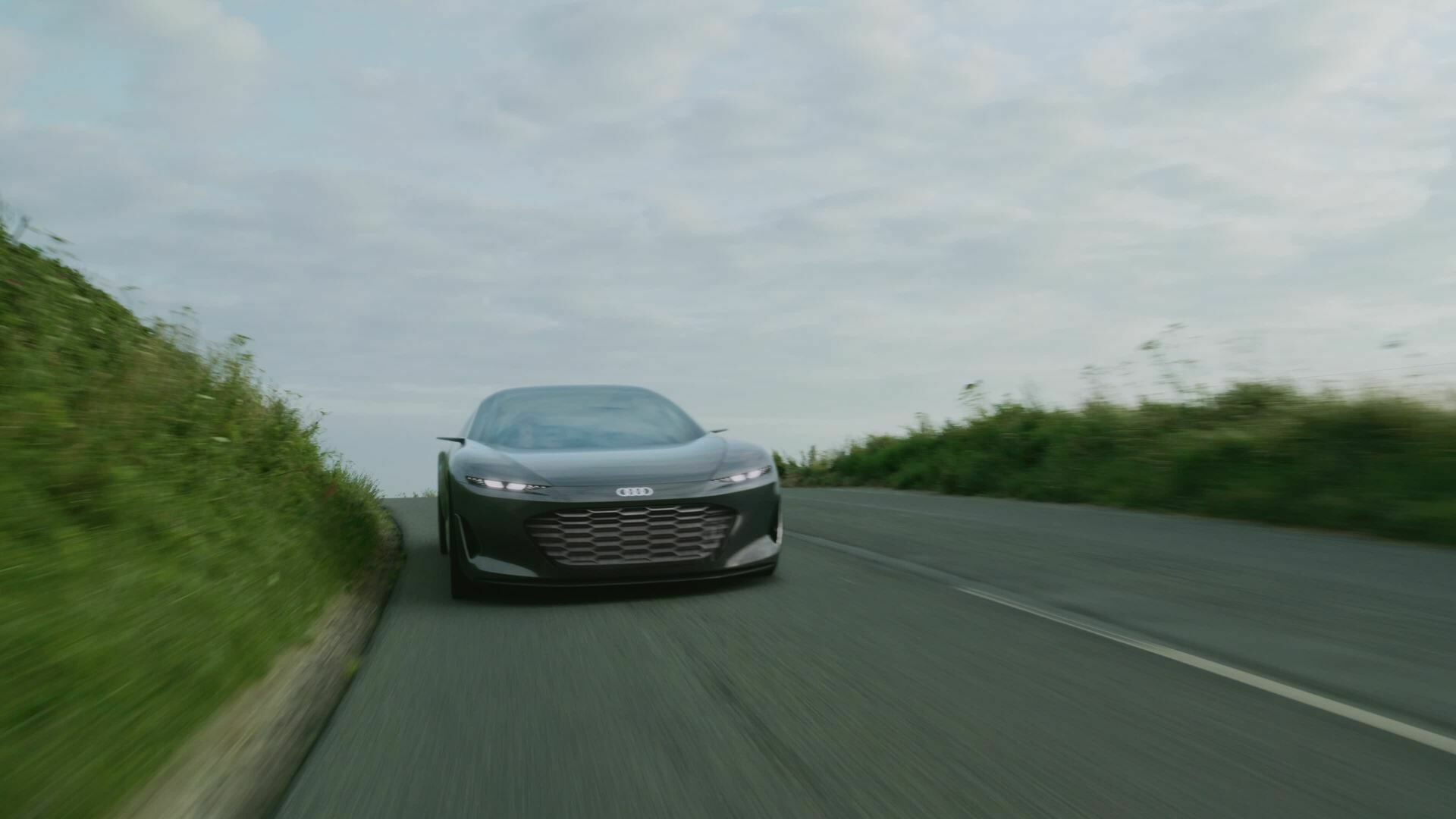 Footage: Driving scenes of the Audi grandsphere concept