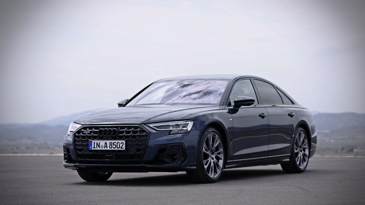 Audi A8 60 TFSI e quattro Trailer EN