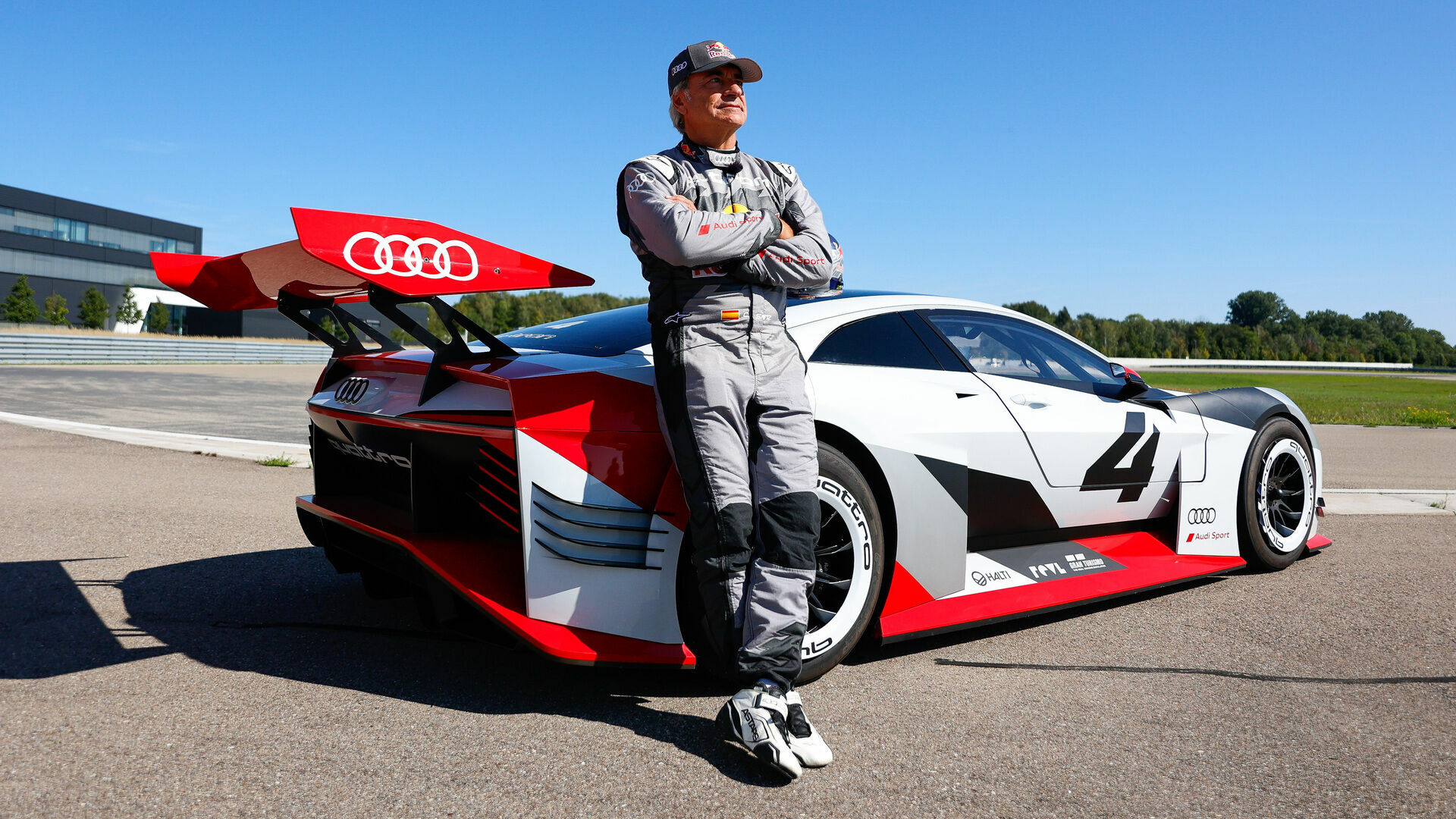e-tron on track 2023: Carlos Sainz and the Audi e-tron Vision Gran Turismo